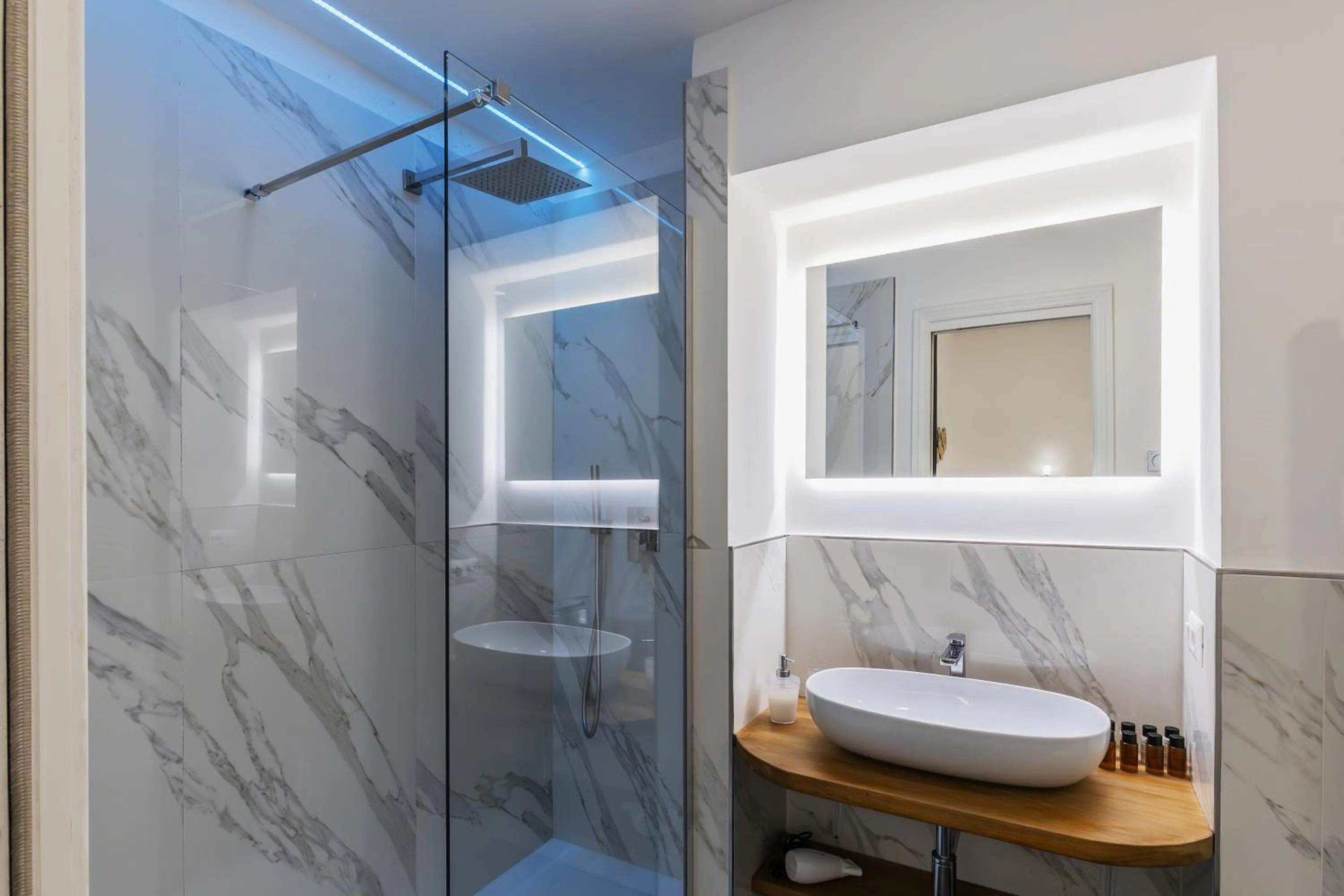 Shower in Navona Central Relais