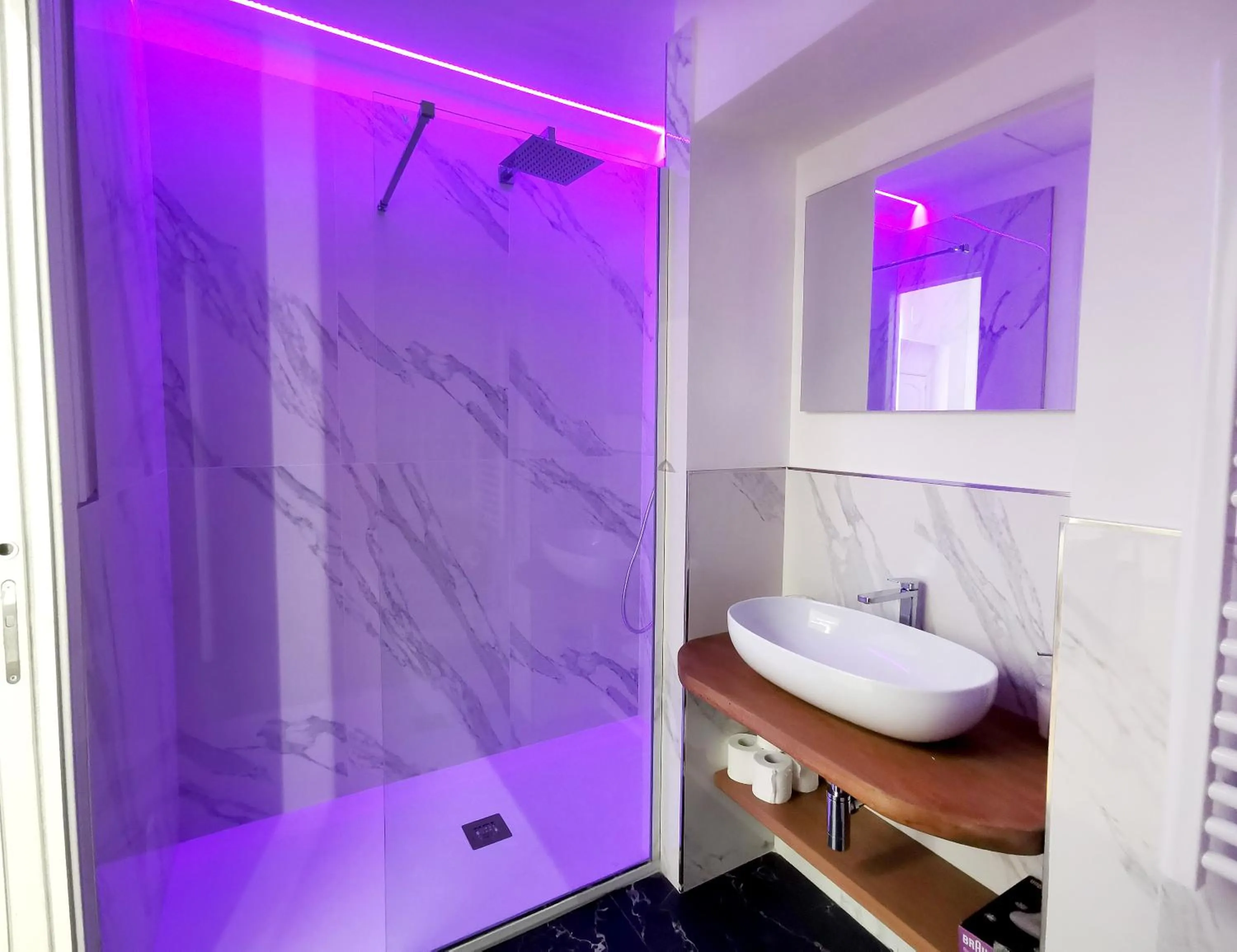 Shower in Navona Central Relais