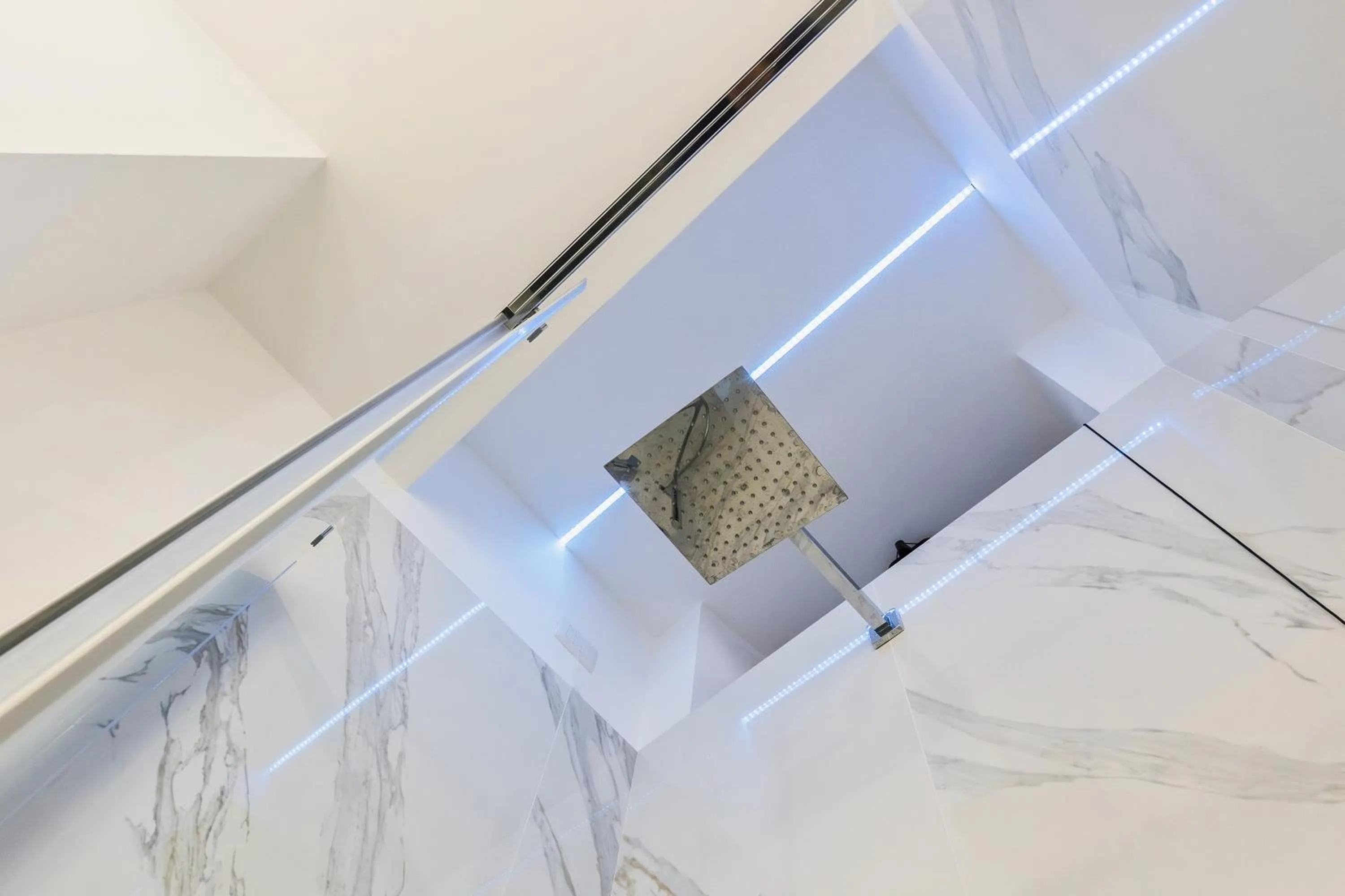 Shower in Navona Central Relais