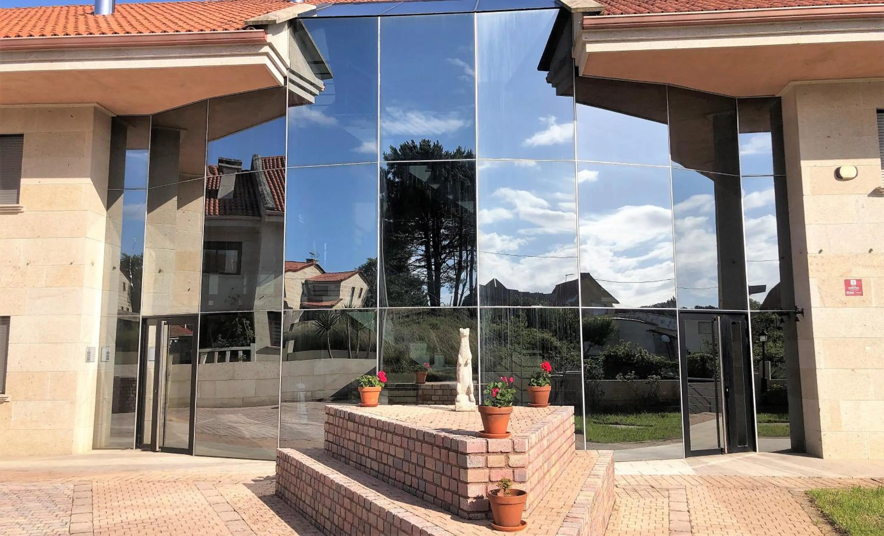 Property building in Apartamentos aDoniña Playa Major Sanxenxo