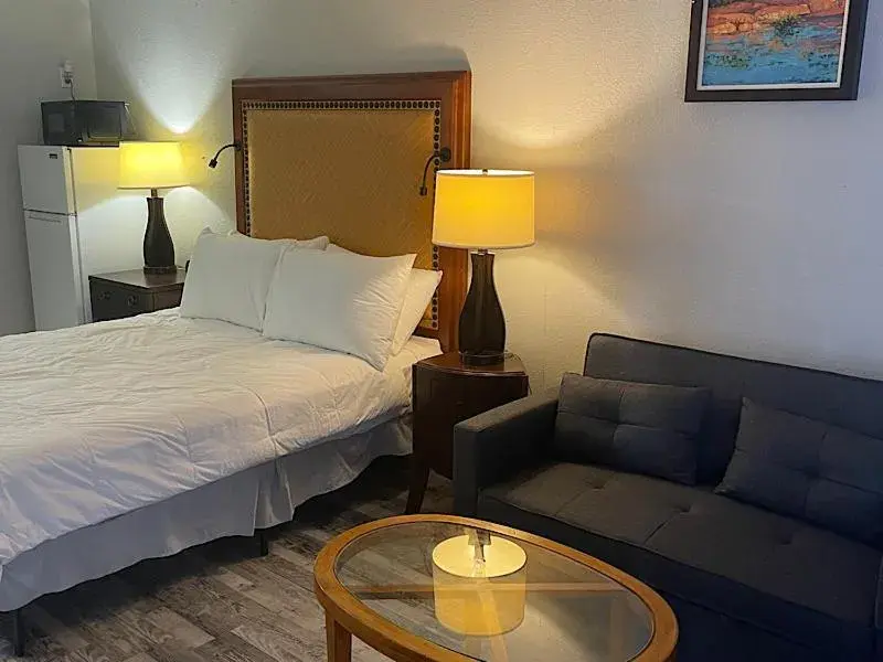 Deluxe Queen Room - single occupancy in Days Inn by Wyndham Branson Ozarks Deluxe Queen Room - single occupancy in Days Inn by Wyndham Branson Ozarks