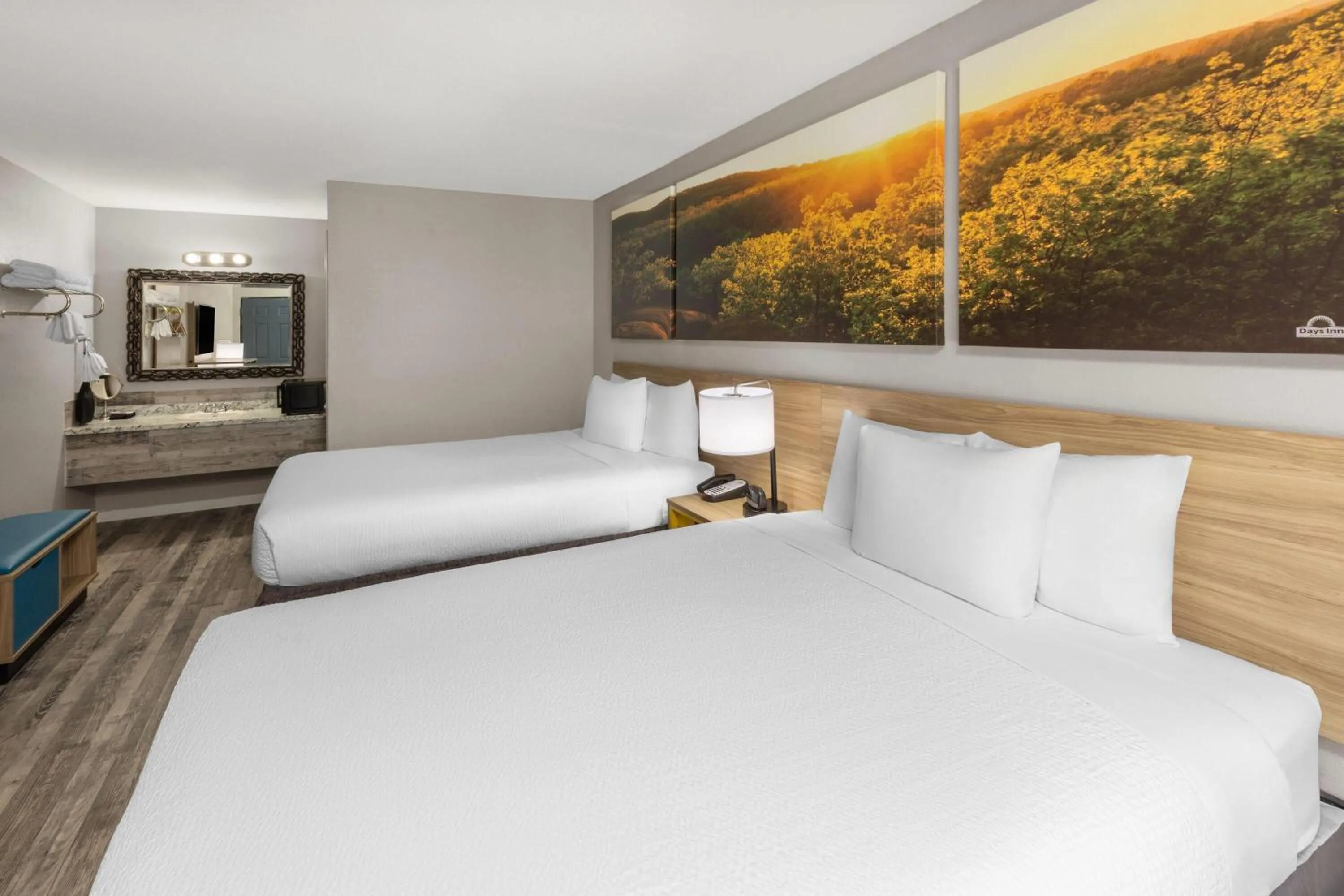 Photo of the whole room, Bed in Days Inn by Wyndham Branson Ozarks