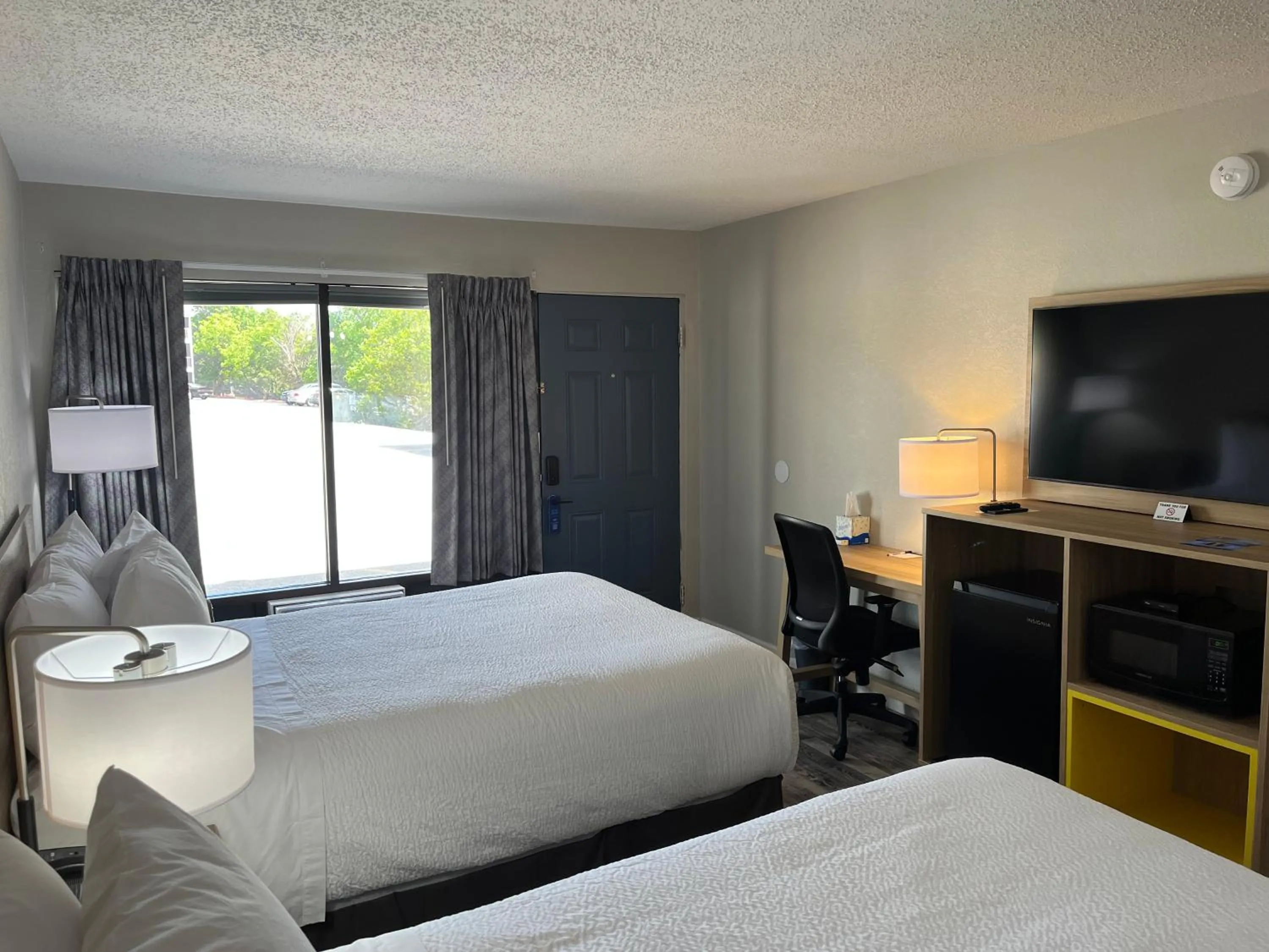 Bed in Days Inn by Wyndham Branson Ozarks