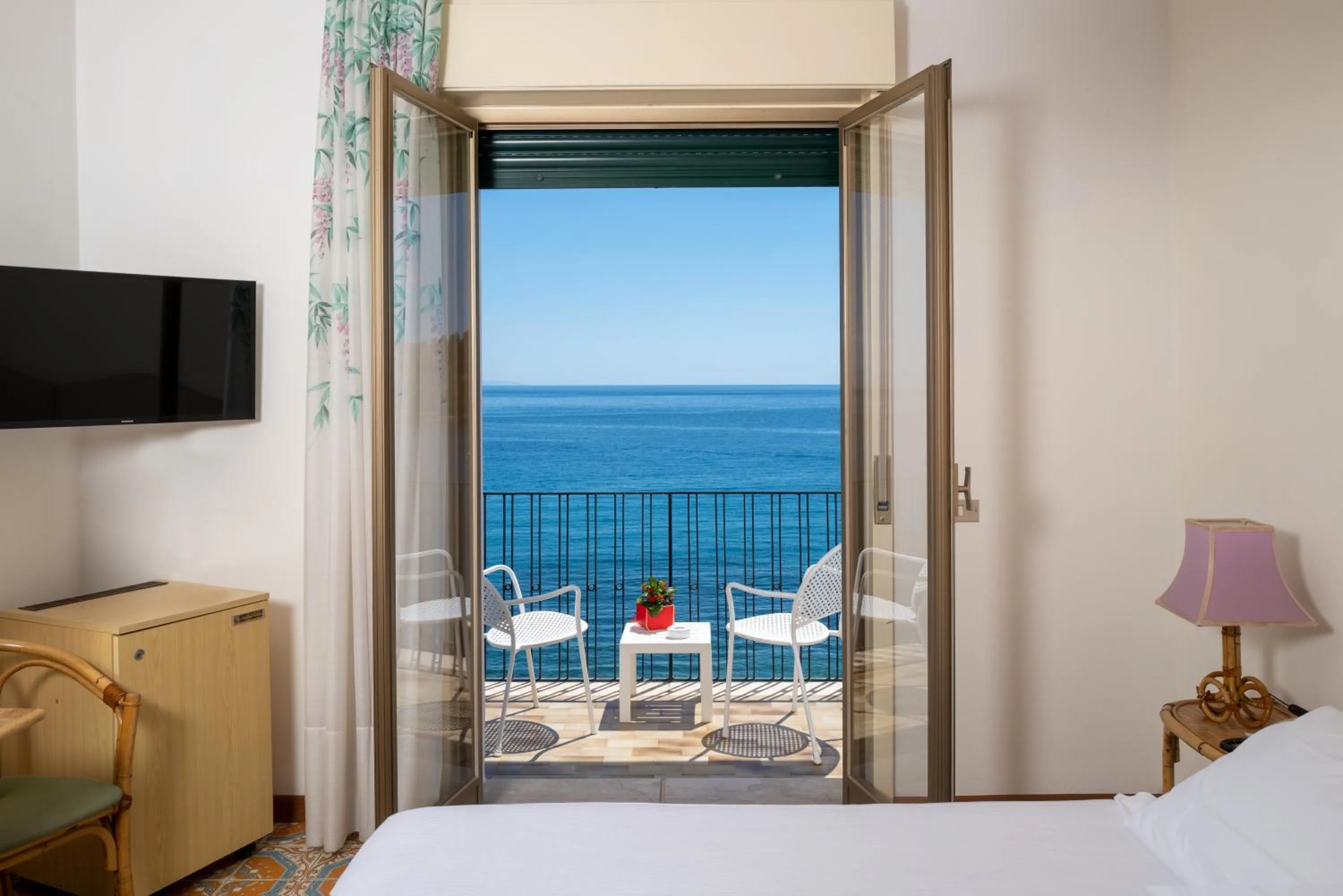 View (from property/room), Bed in Hotel Lido Mediterranee