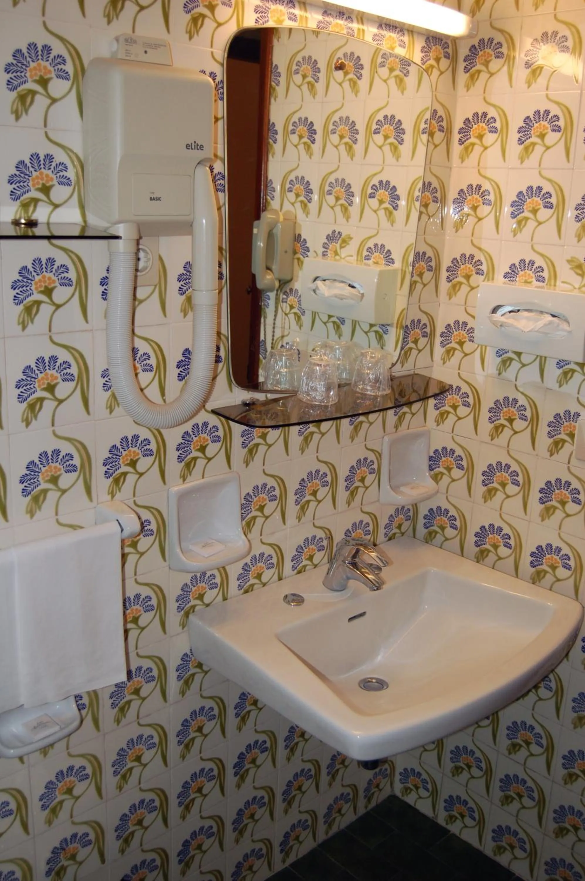 Shower in Hotel Lido Mediterranee