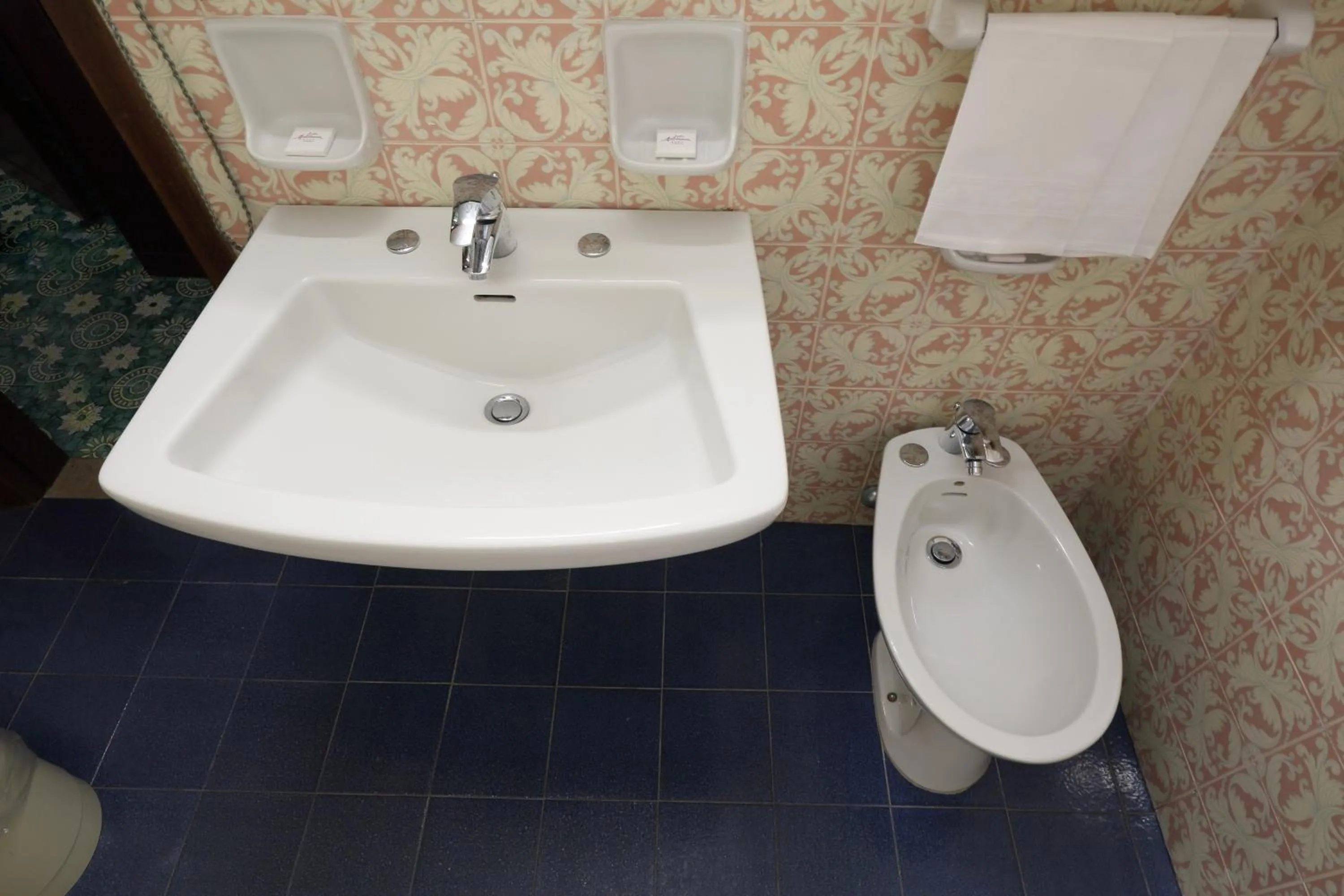 Bathroom in Hotel Lido Mediterranee