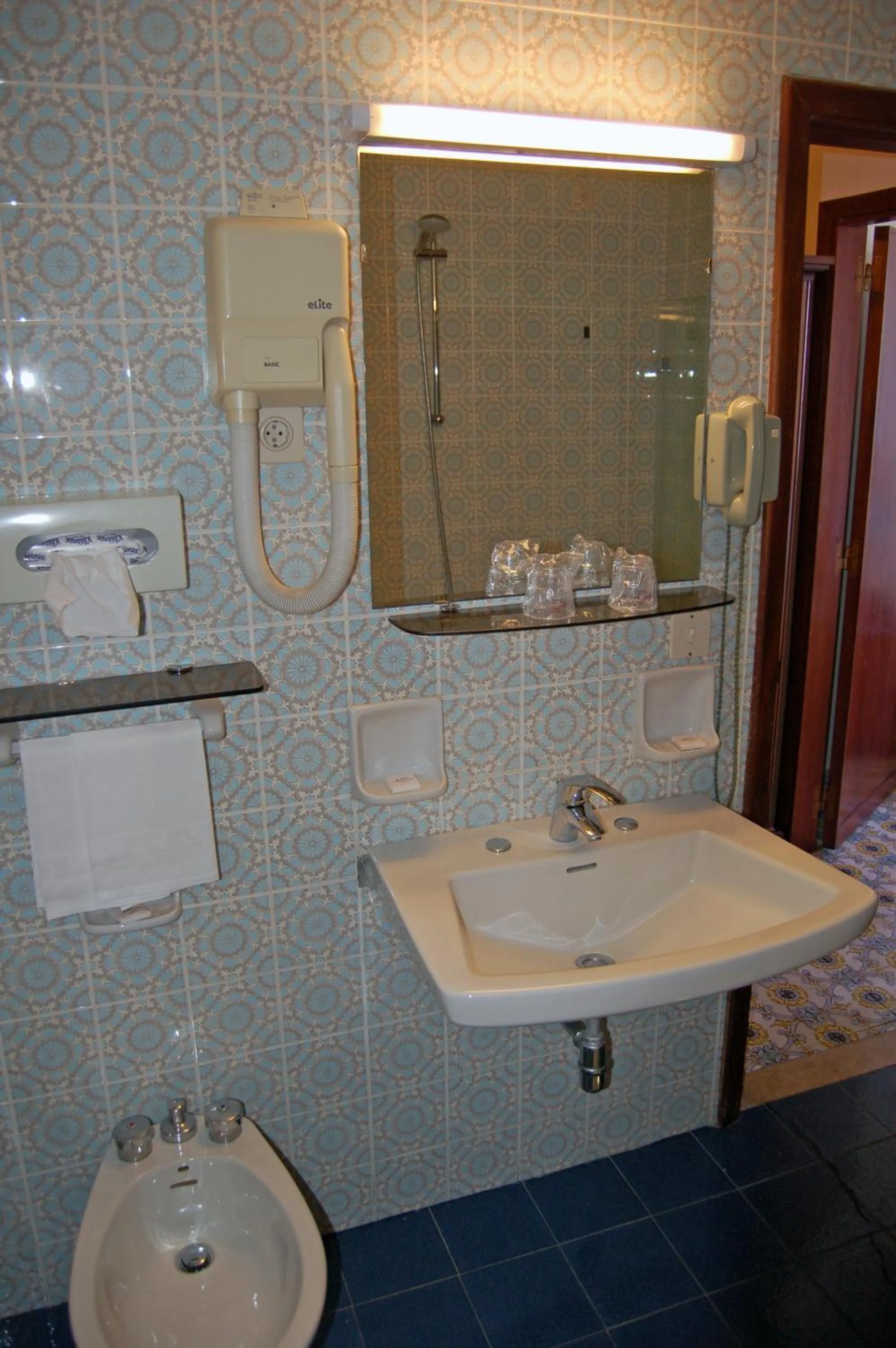 Shower in Hotel Lido Mediterranee