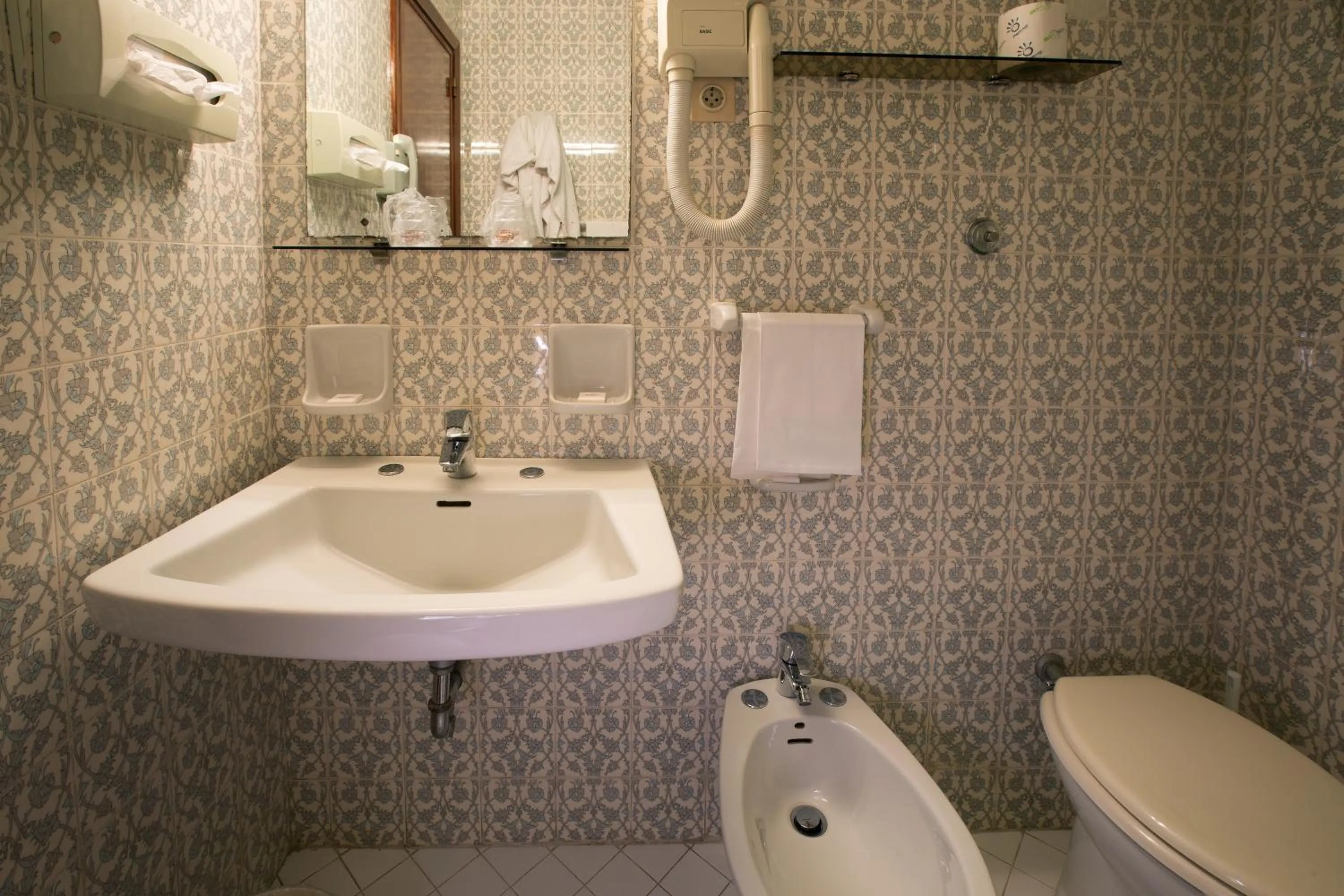 Bathroom in Hotel Lido Mediterranee