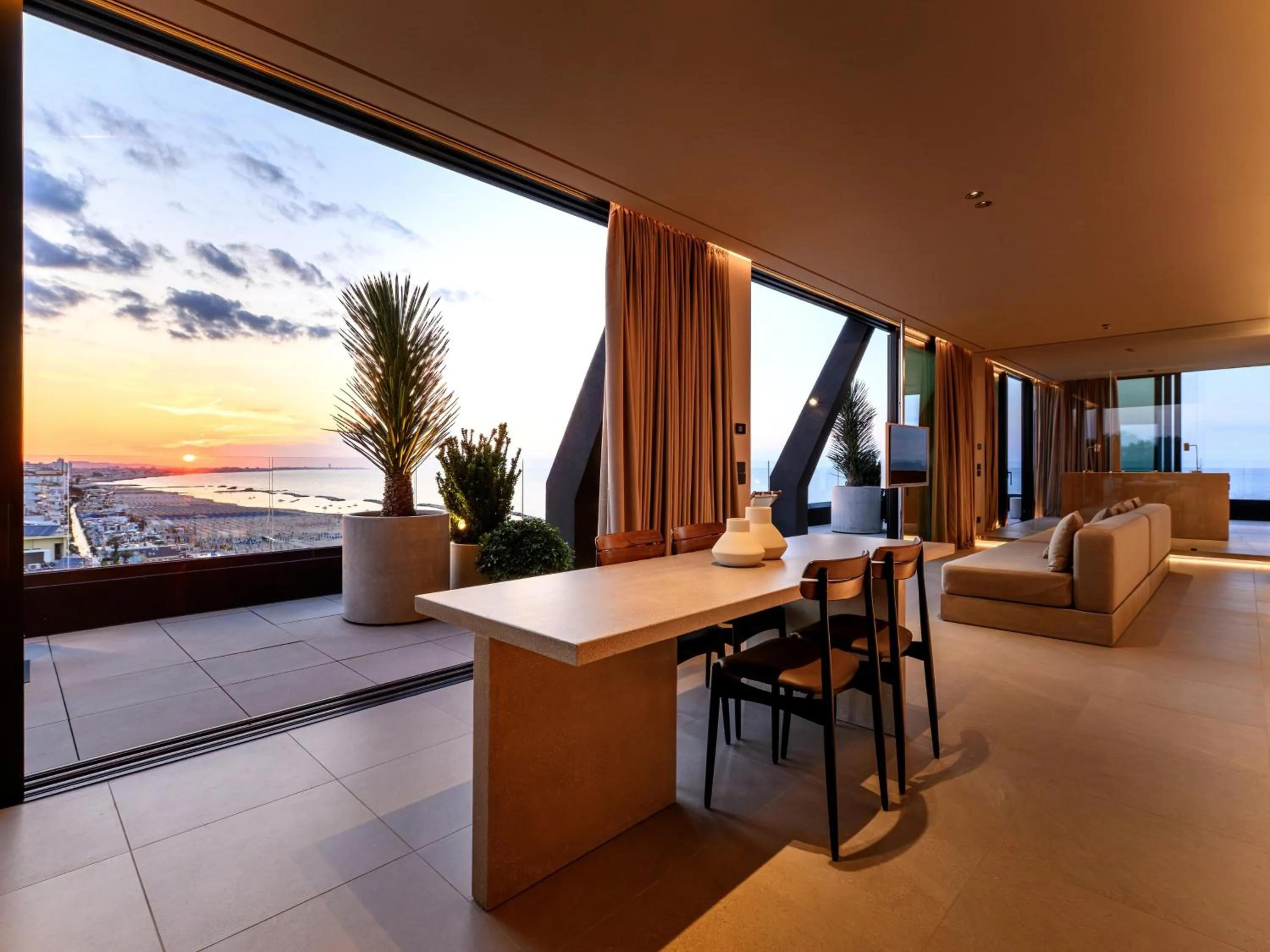 Summer in Victoria Palace Hotel