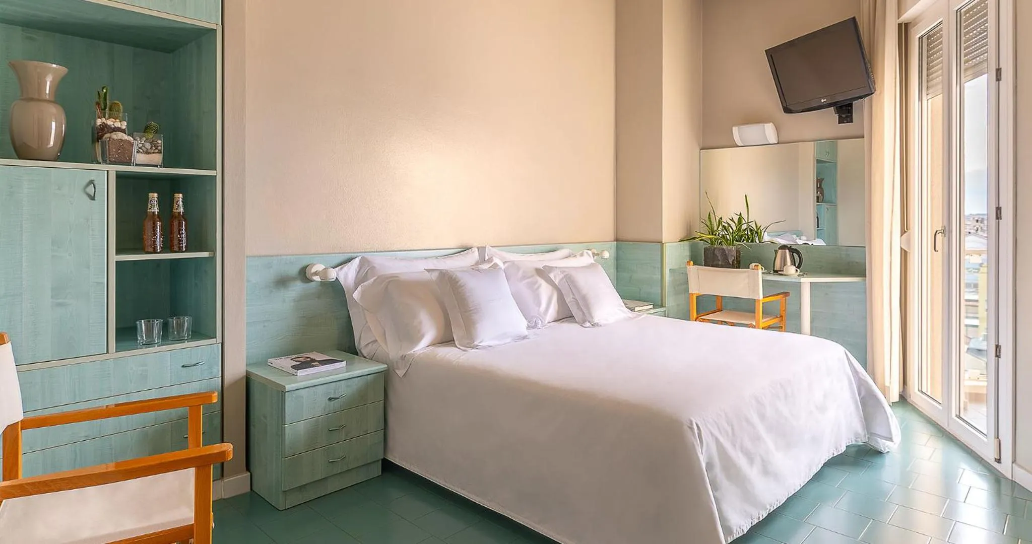 TV and multimedia, Bed in Victoria Palace Hotel