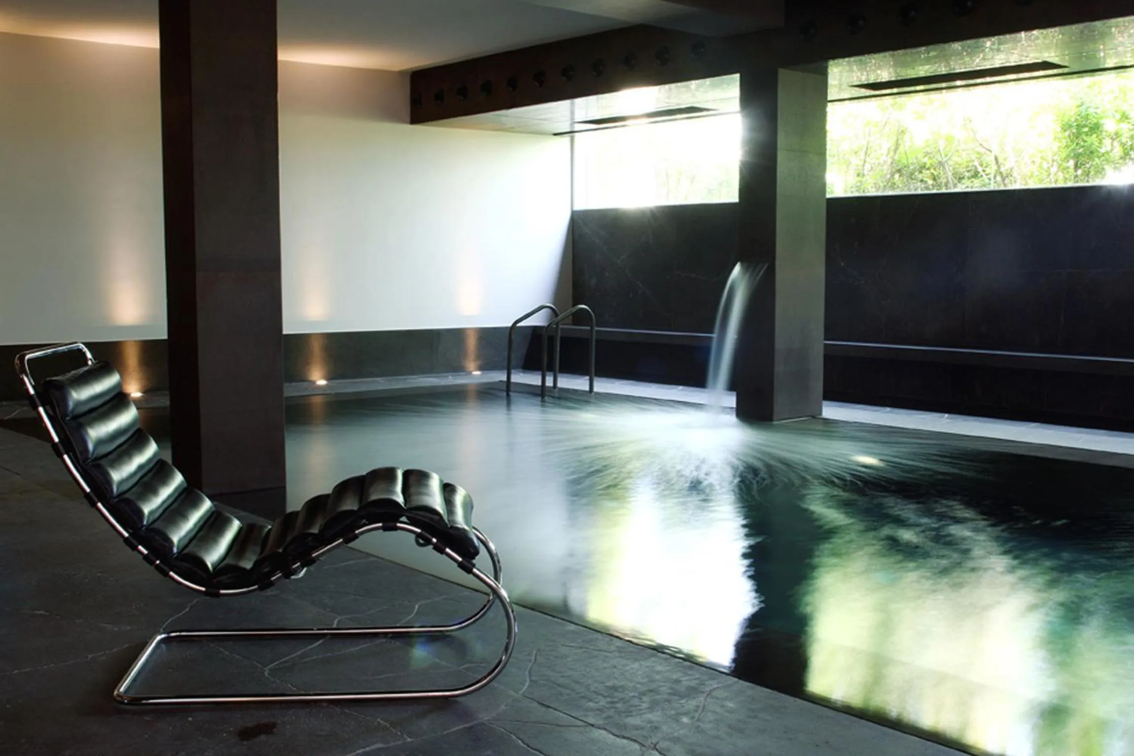 Swimming pool in Victoria Palace Hotel