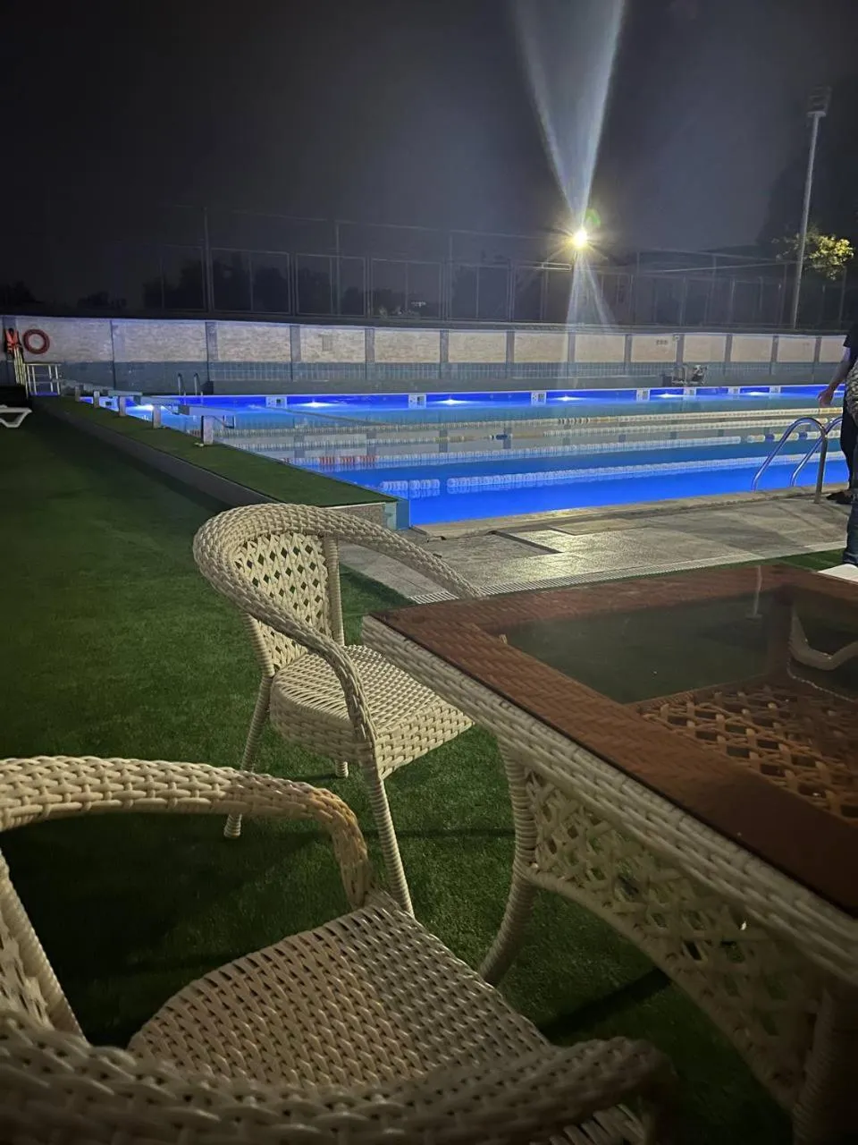 Swimming pool in Grand Avenue Hotel