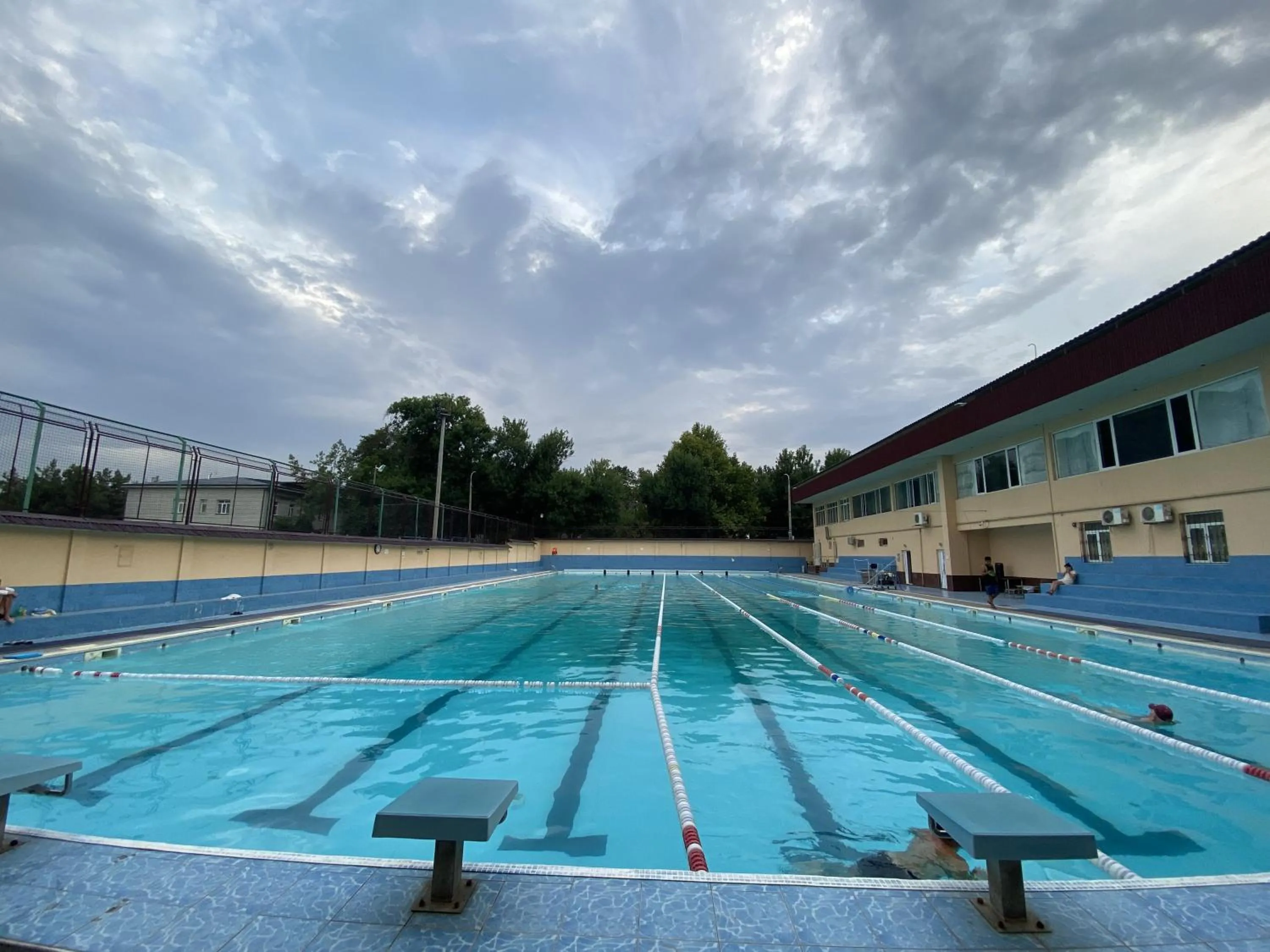 Swimming pool in Grand Avenue Hotel