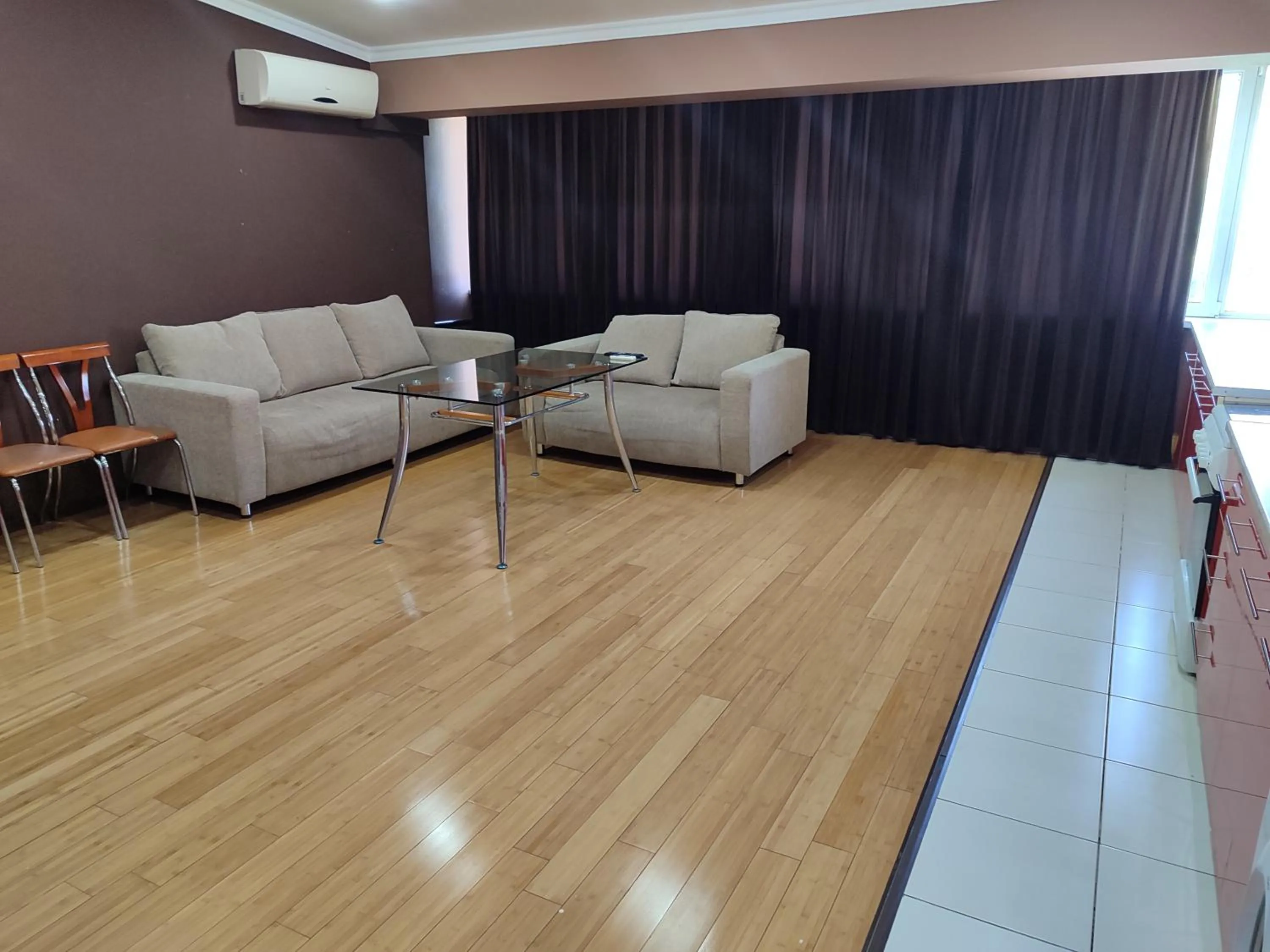 Living room in Grand Avenue Hotel