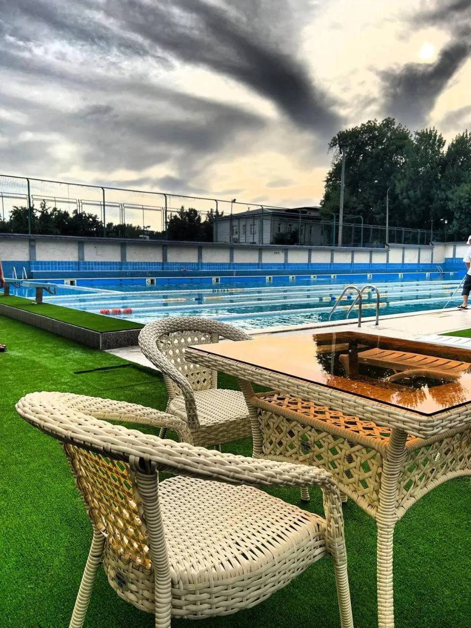 Swimming pool in Grand Avenue Hotel
