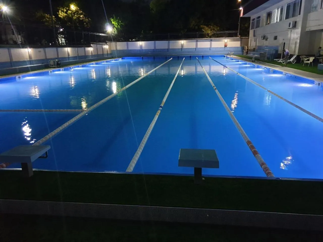 Swimming pool in Grand Avenue Hotel
