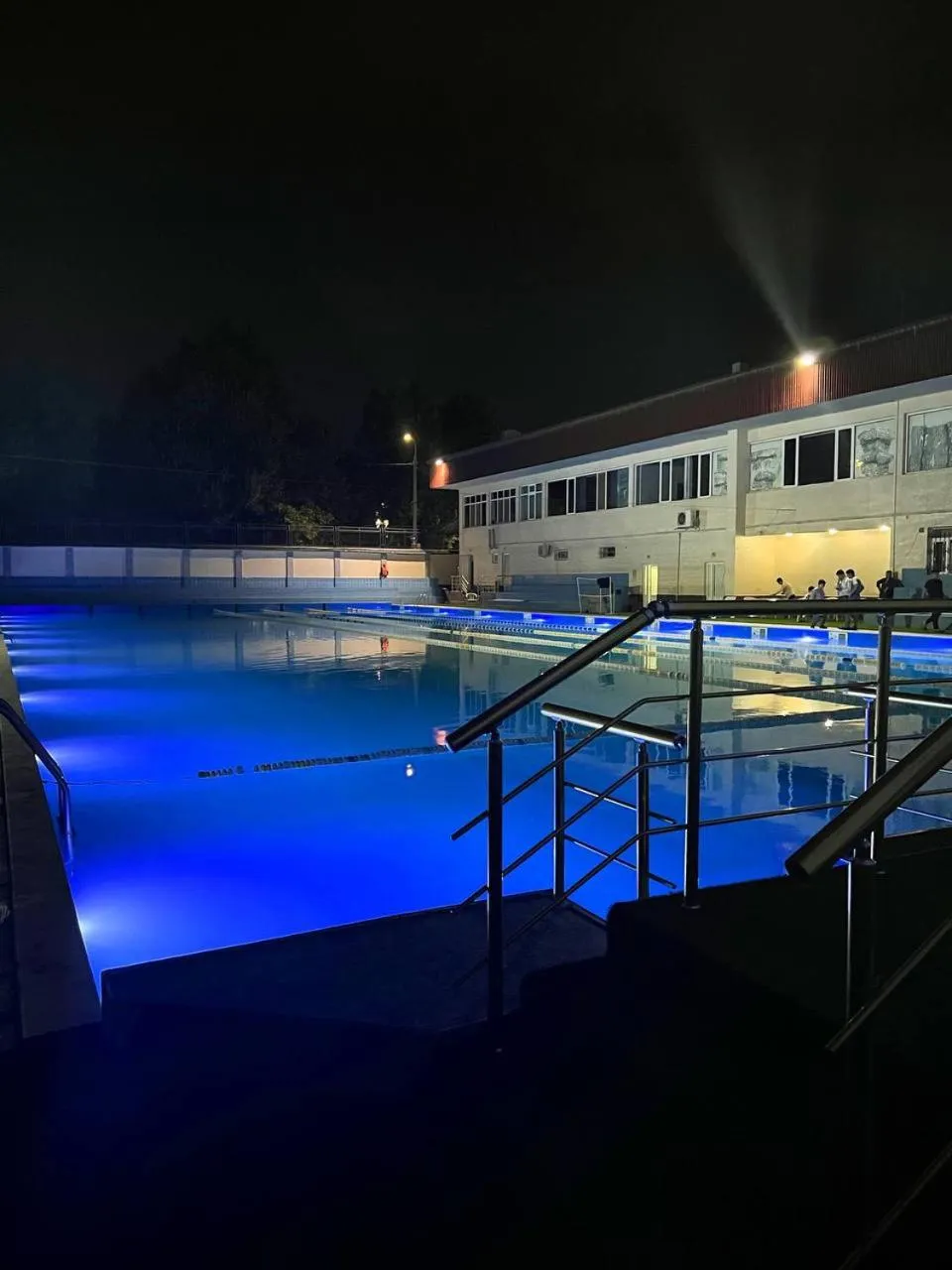 Swimming pool in Grand Avenue Hotel