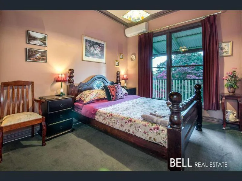 Bed in Rustic Refuge Guesthouse