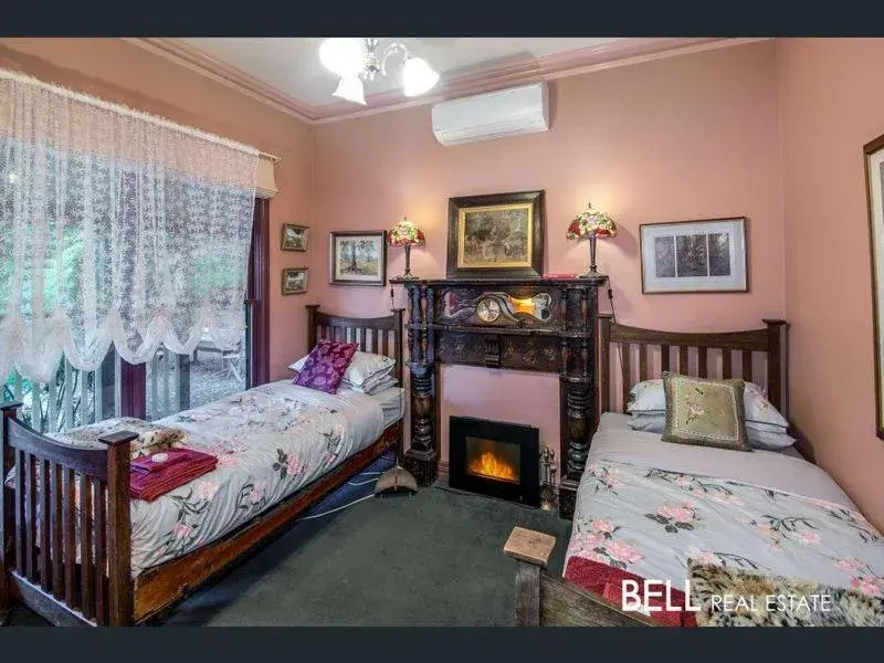 Deluxe Twin Room in Rustic Refuge Guesthouse Deluxe Twin Room in Rustic Refuge Guesthouse