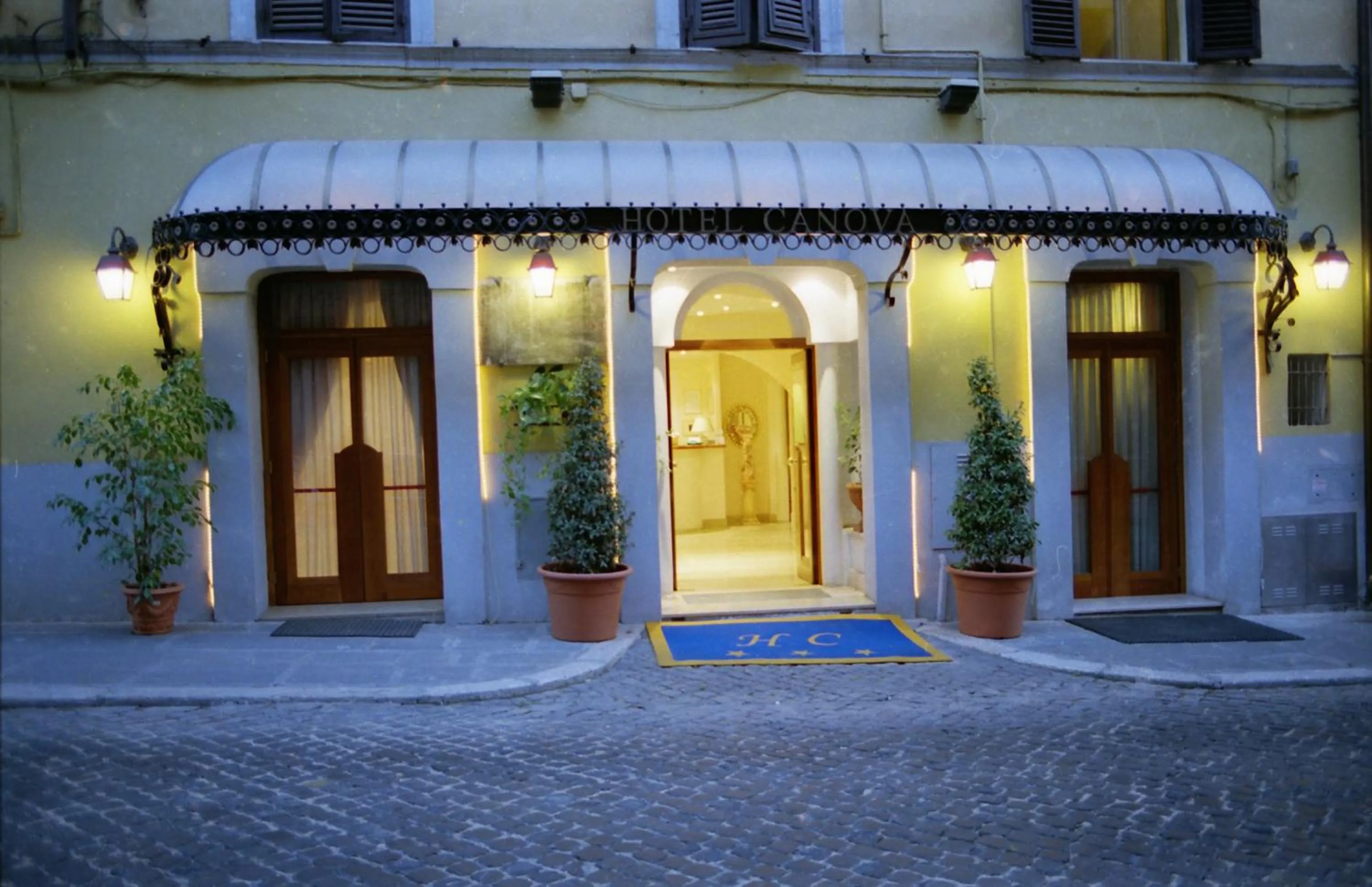 Facade/entrance in Hotel Canova