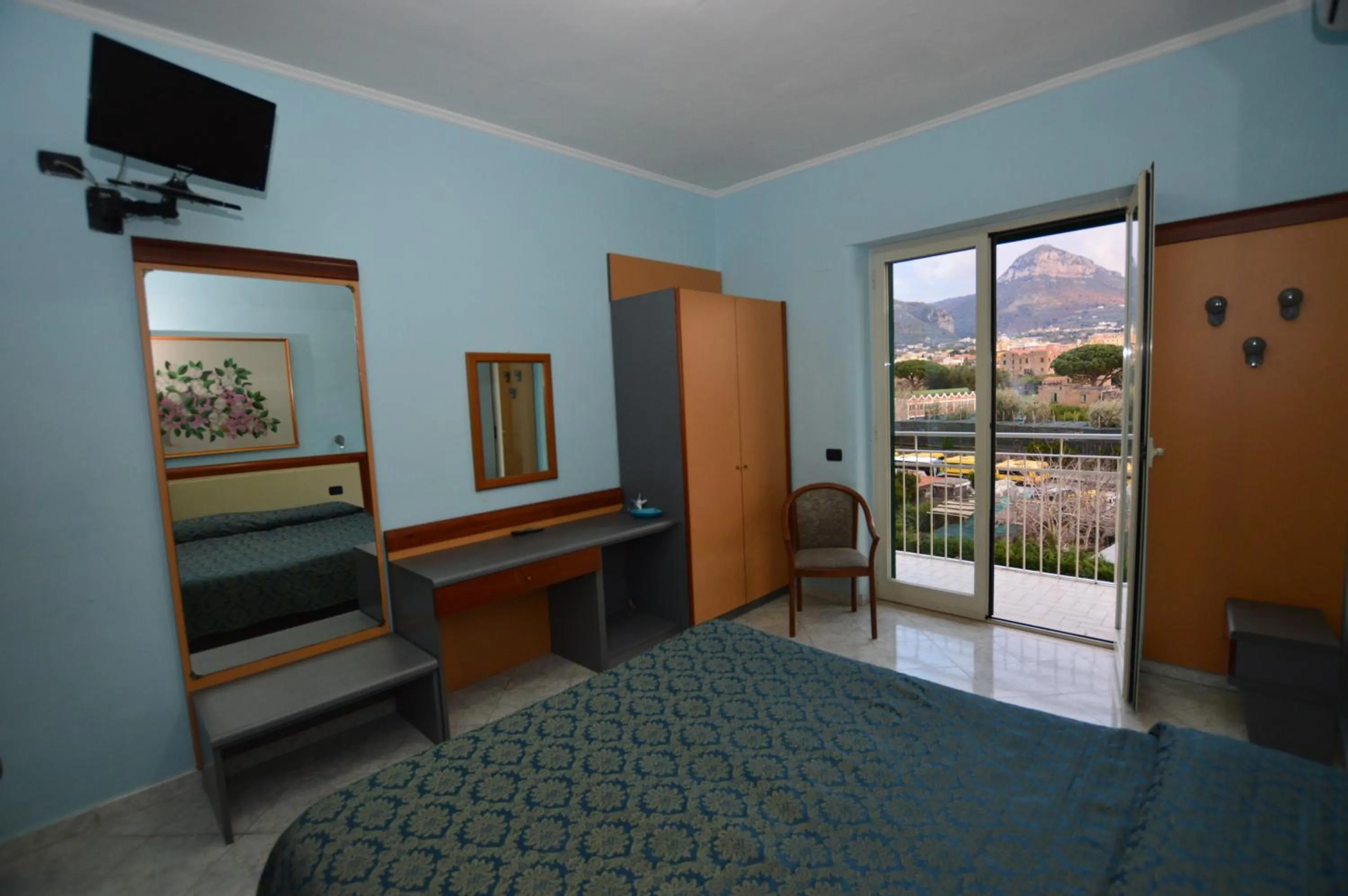 Bed in Hotel Klein Wien