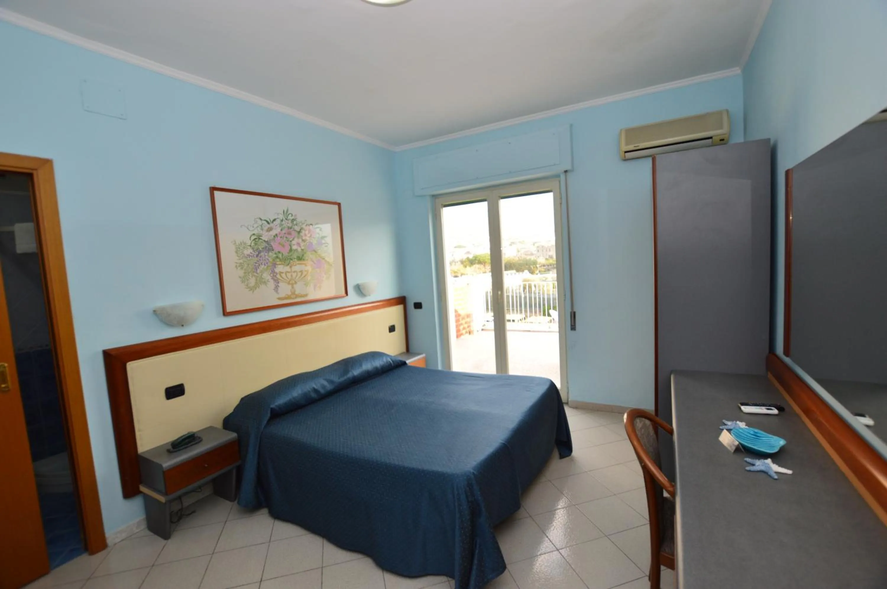 Bed in Hotel Klein Wien