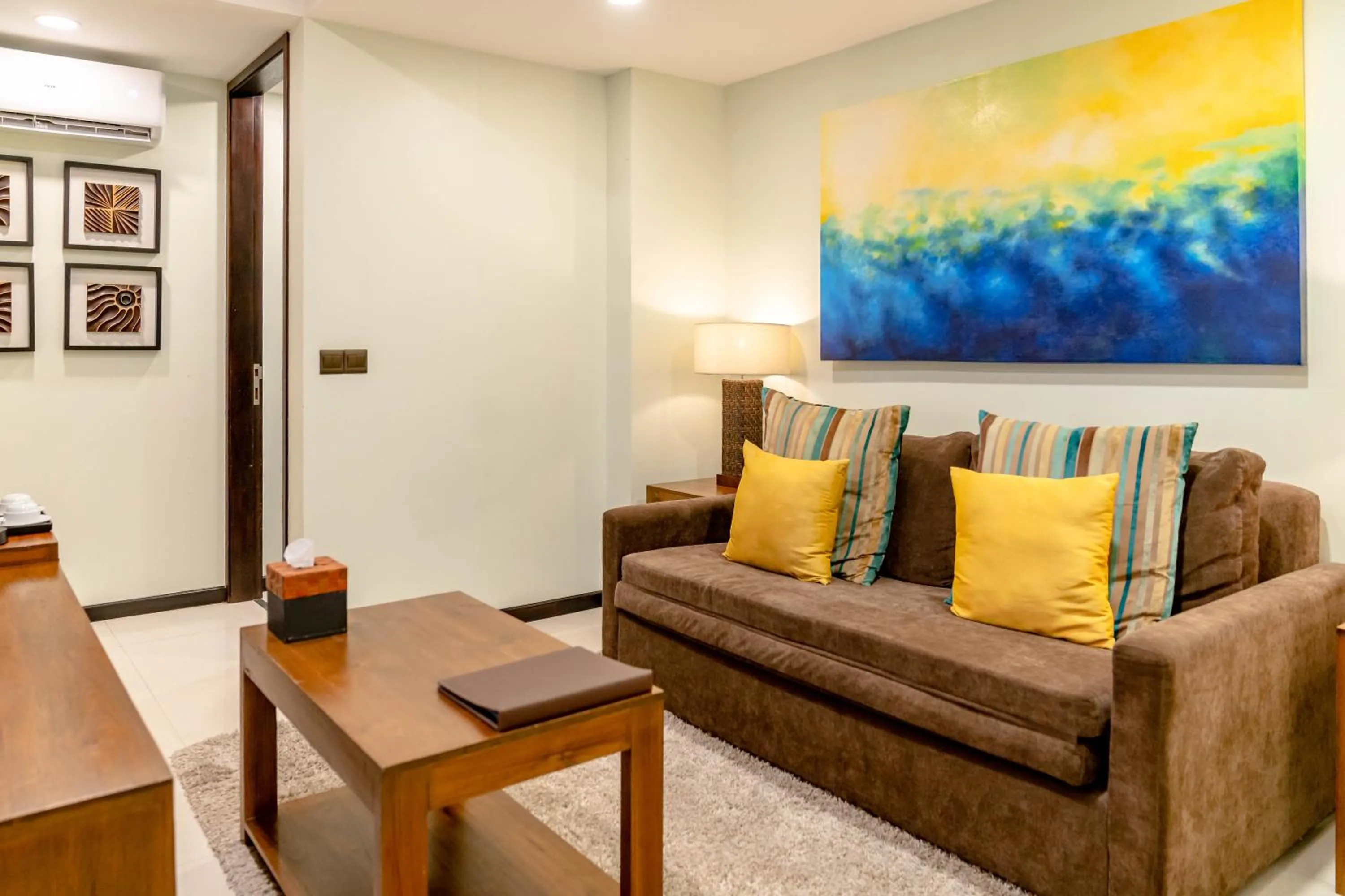 Living room in The Somerset Hotel