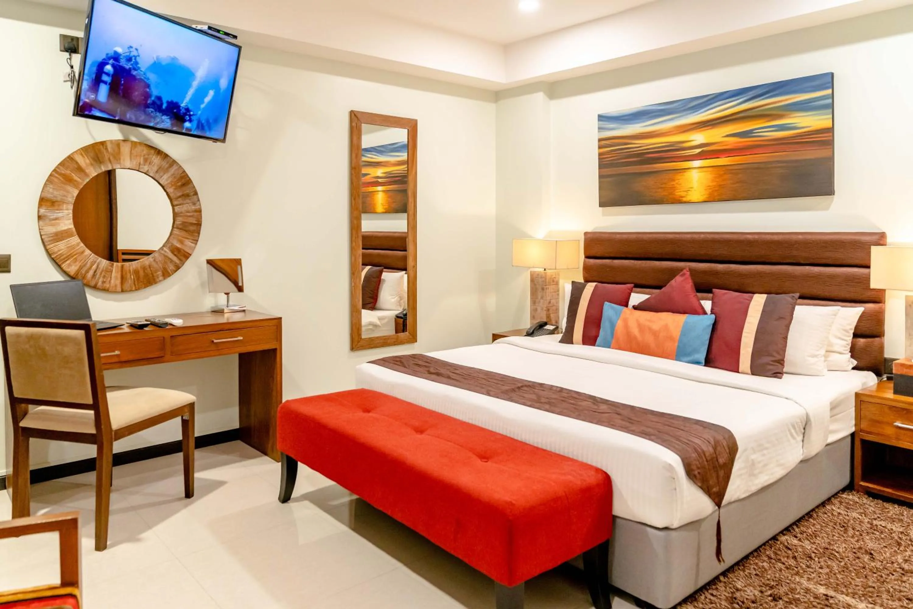 Photo of the whole room, Bed in The Somerset Hotel