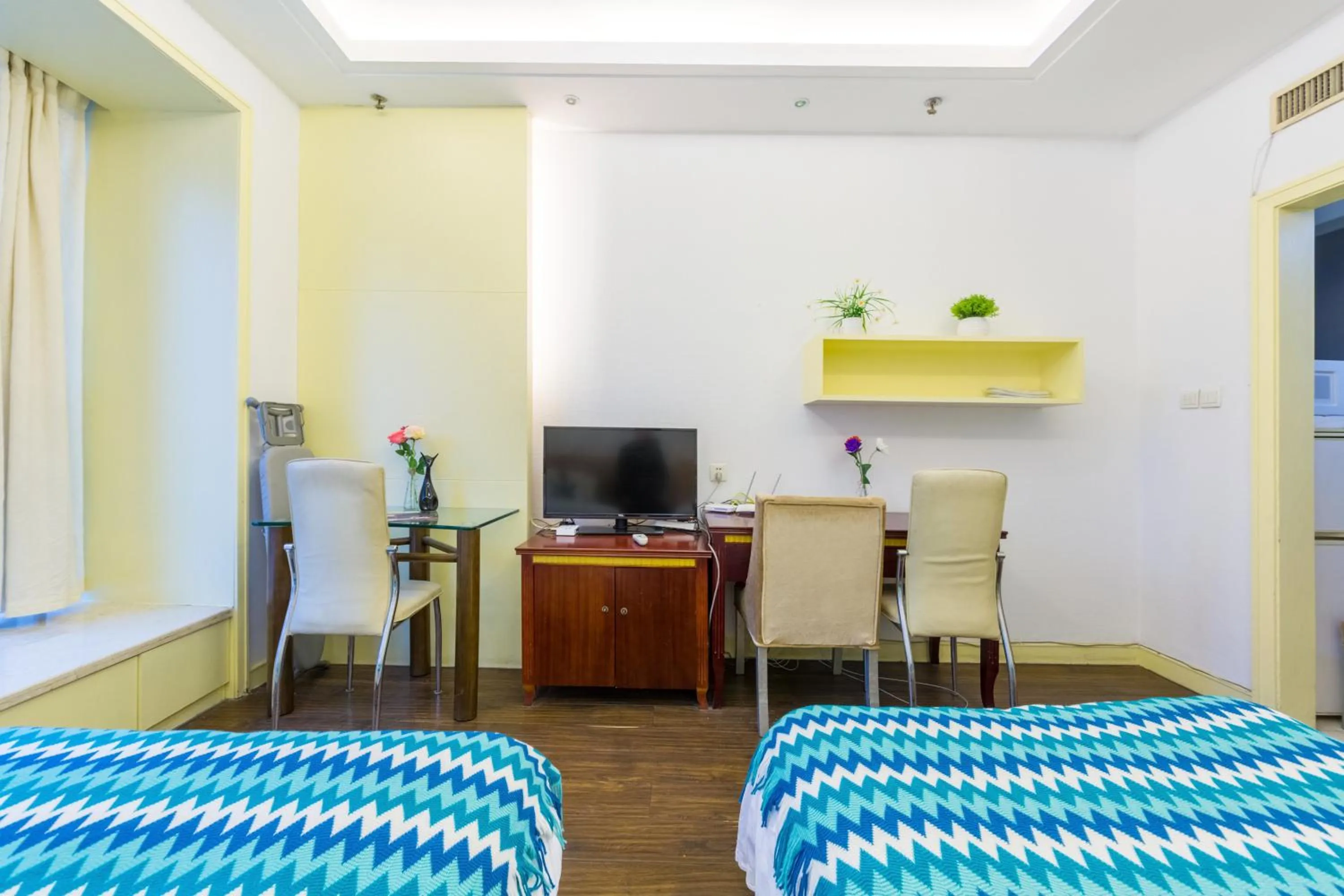 TV and multimedia, Bed in Shanghai Jiarong Hotel Apartment