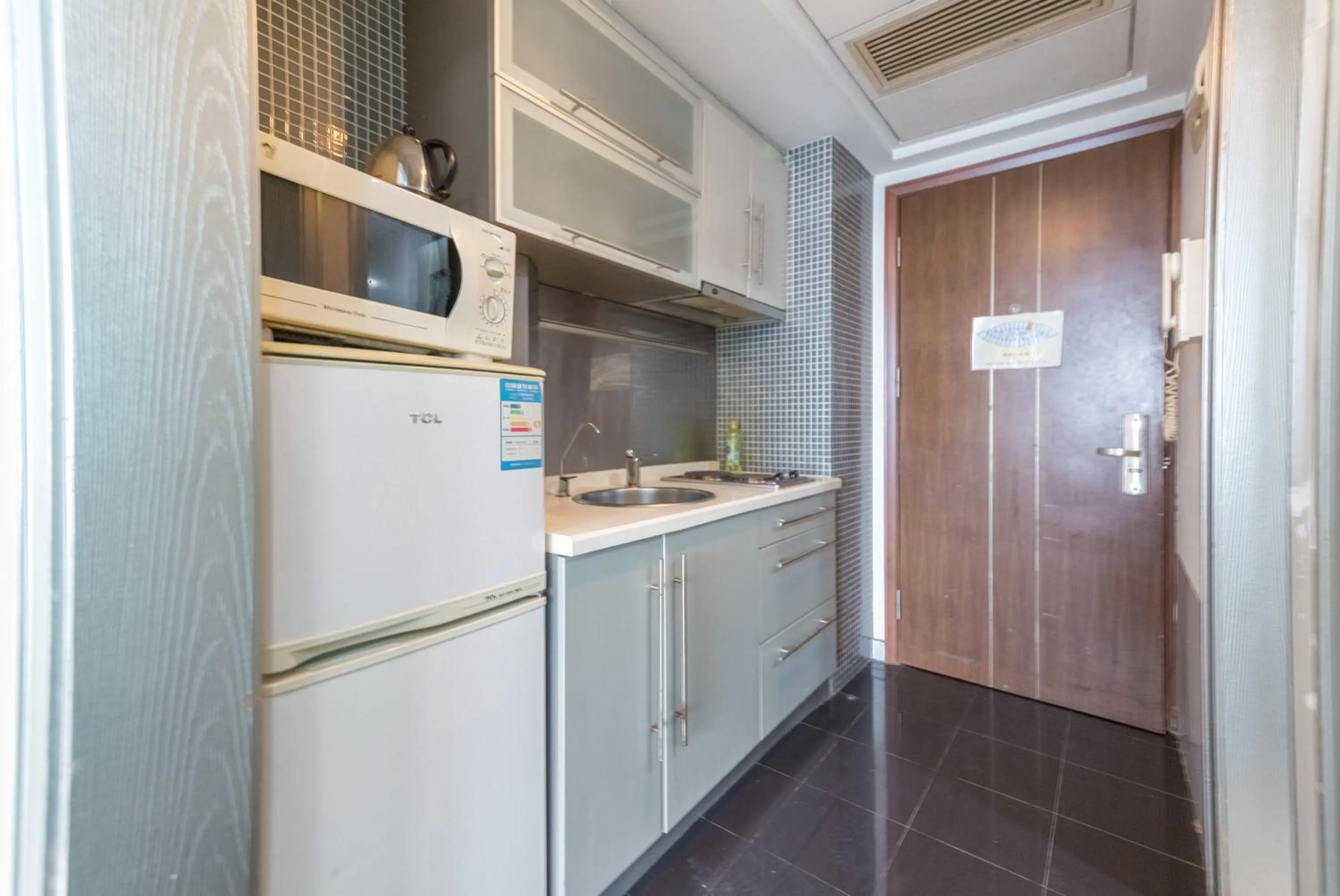 Kitchen or kitchenette in Shanghai Jiarong Hotel Apartment