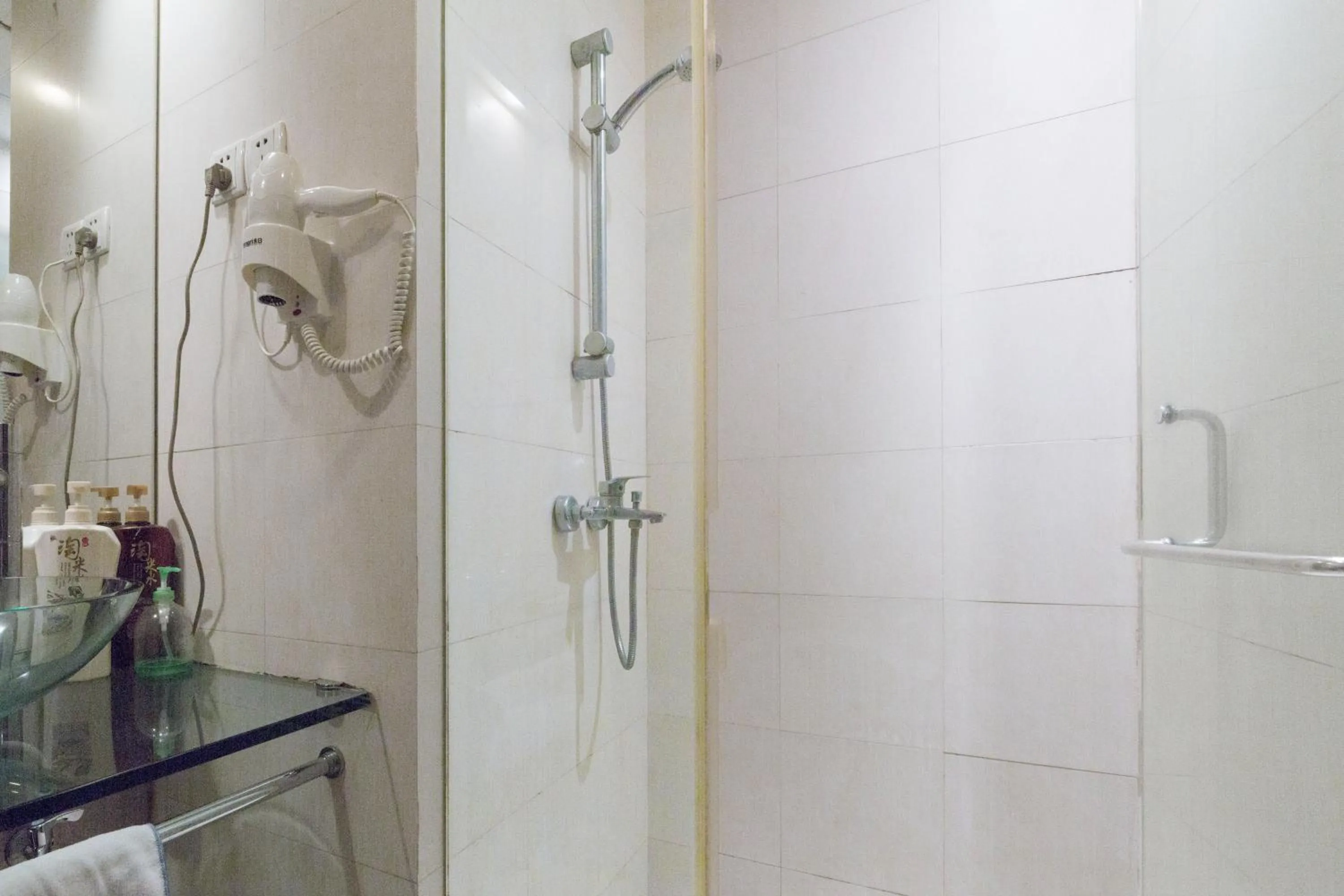 Shower in Shanghai Jiarong Hotel Apartment