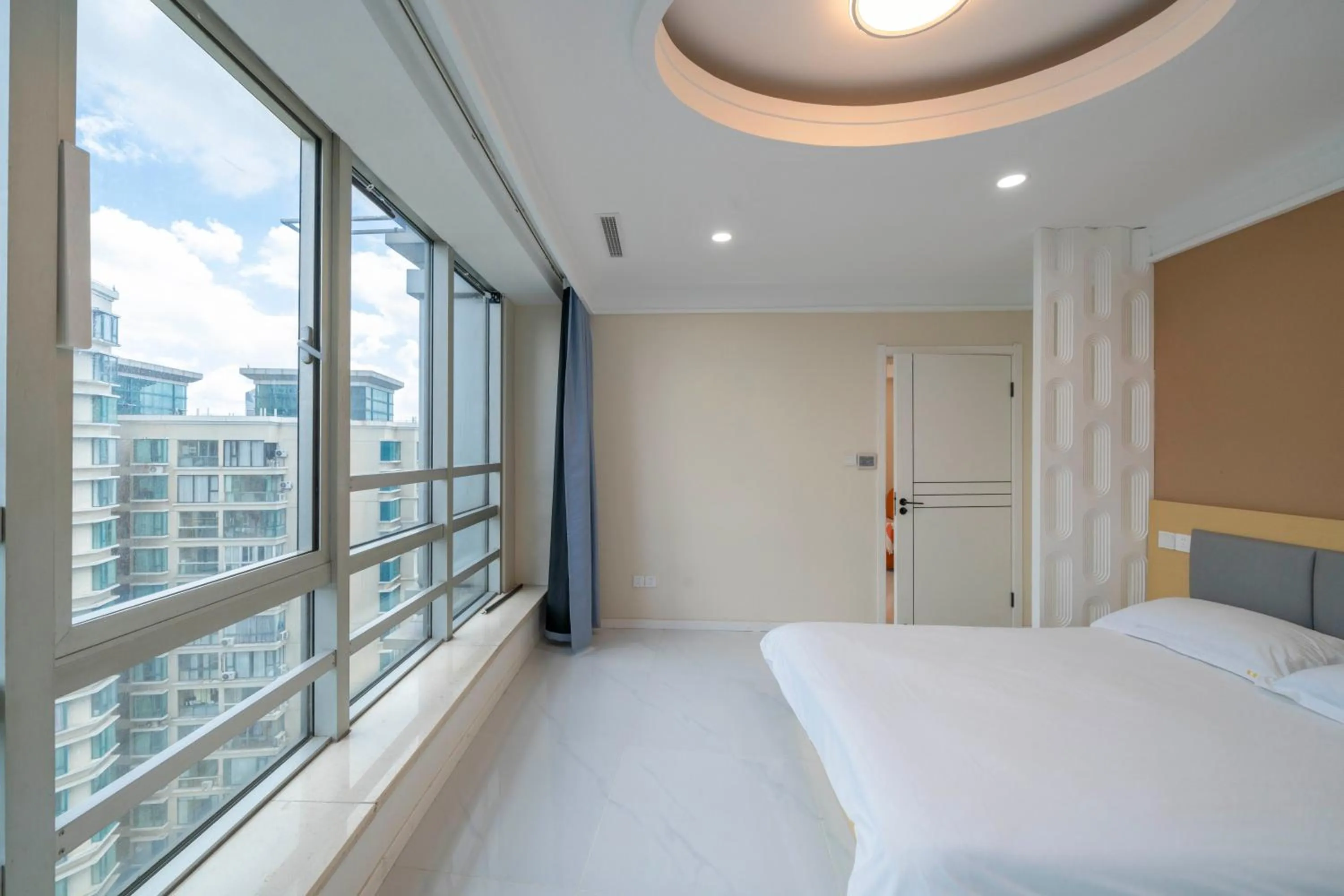 Bed in Shanghai Jiarong Hotel Apartment