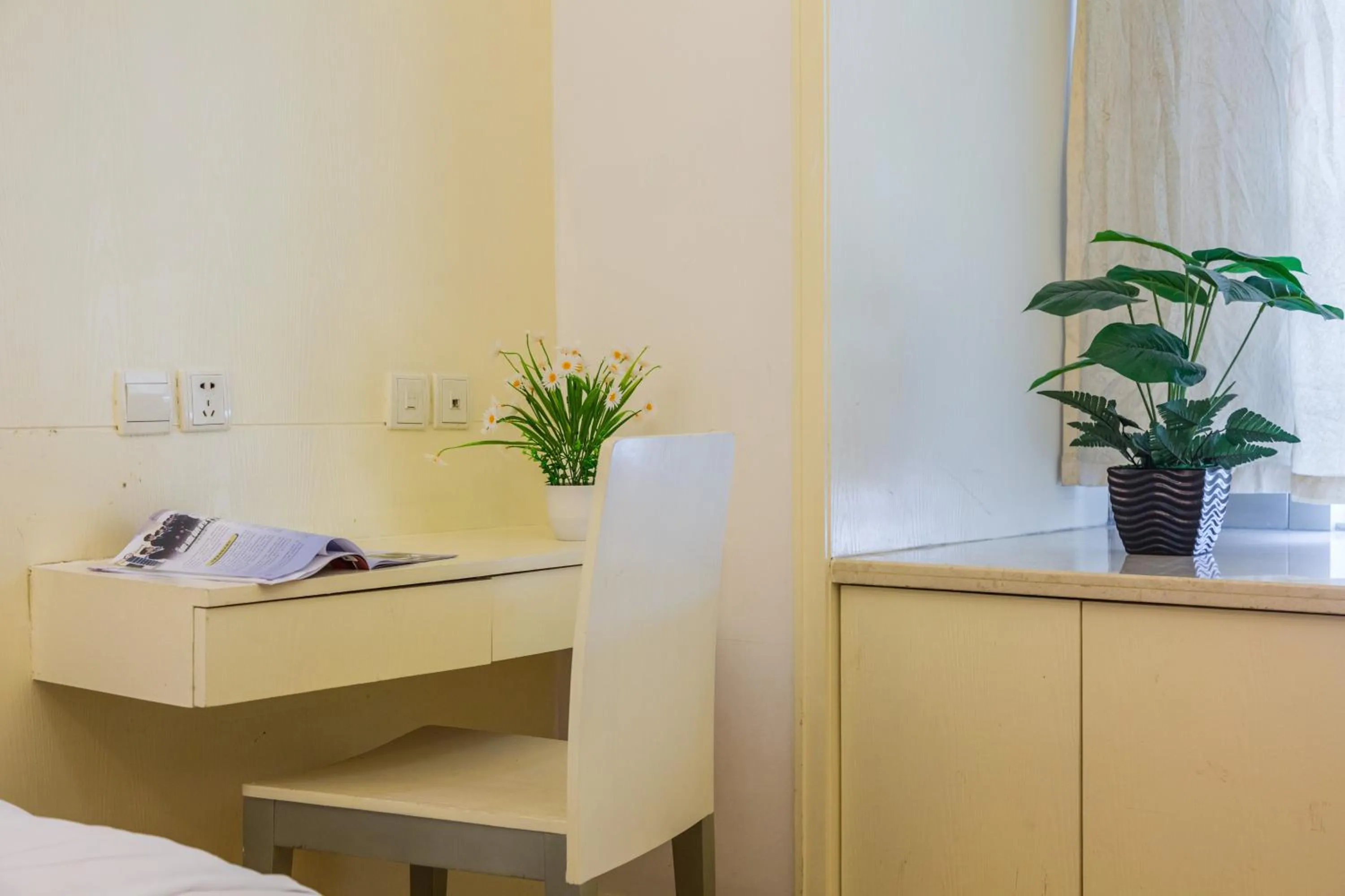 Bed in Shanghai Jiarong Hotel Apartment