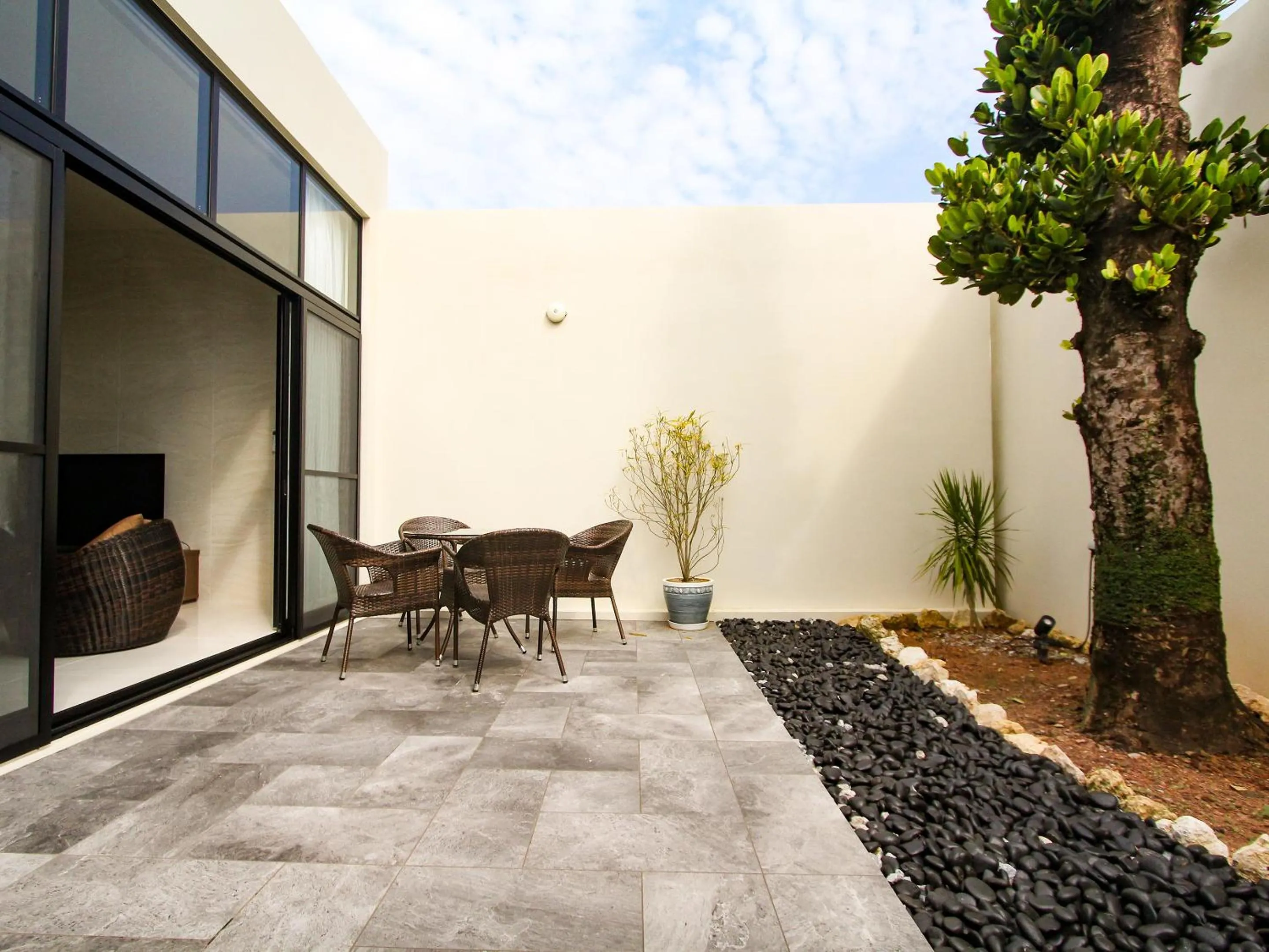 Balcony/Terrace in villa LIFE INDAH sumuide