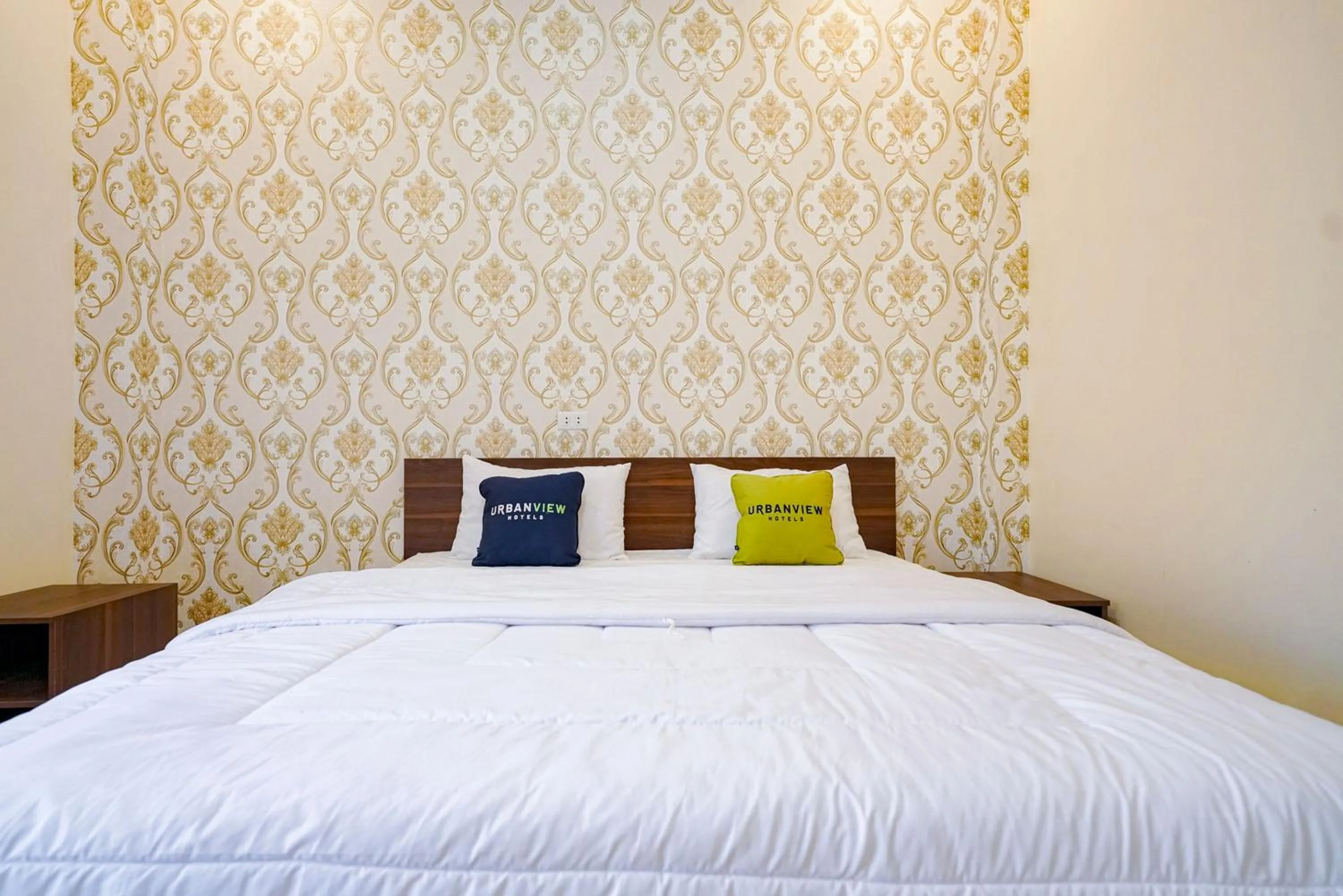 Photo of the whole room, Bed in Urbanview Hotel St Faustina Lampung by RedDoorz