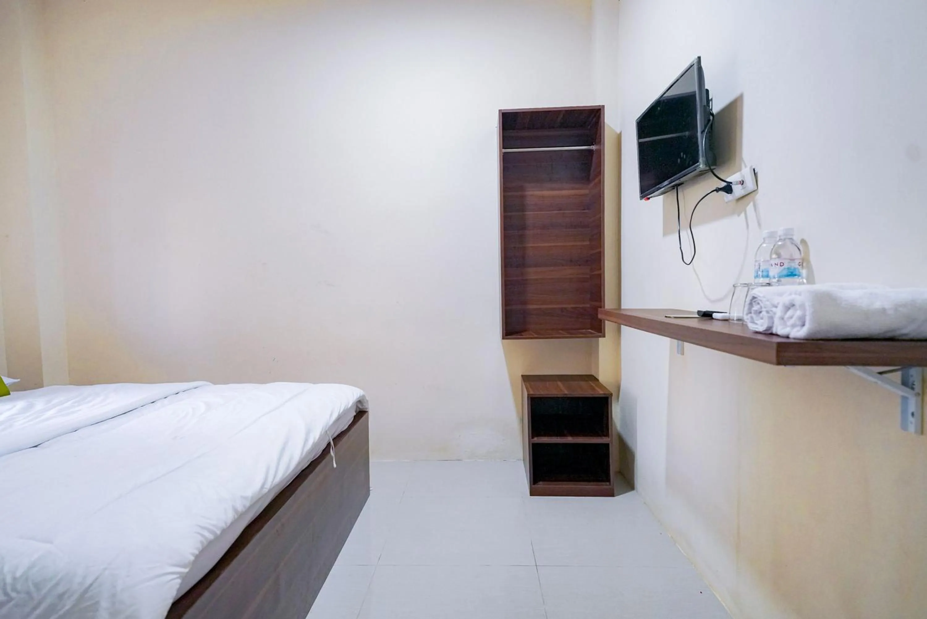 Photo of the whole room, Bed in Urbanview Hotel St Faustina Lampung by RedDoorz