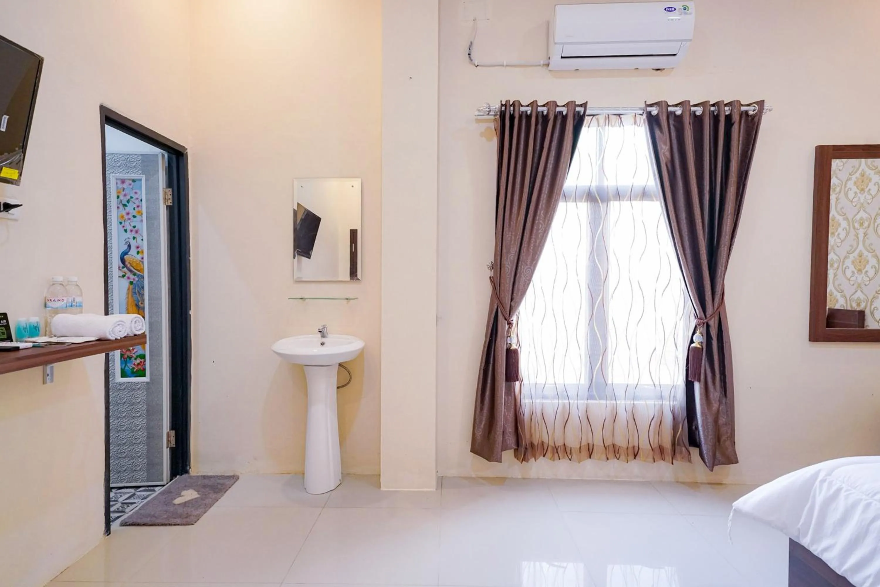 Bedroom, Bed in Urbanview Hotel St Faustina Lampung by RedDoorz