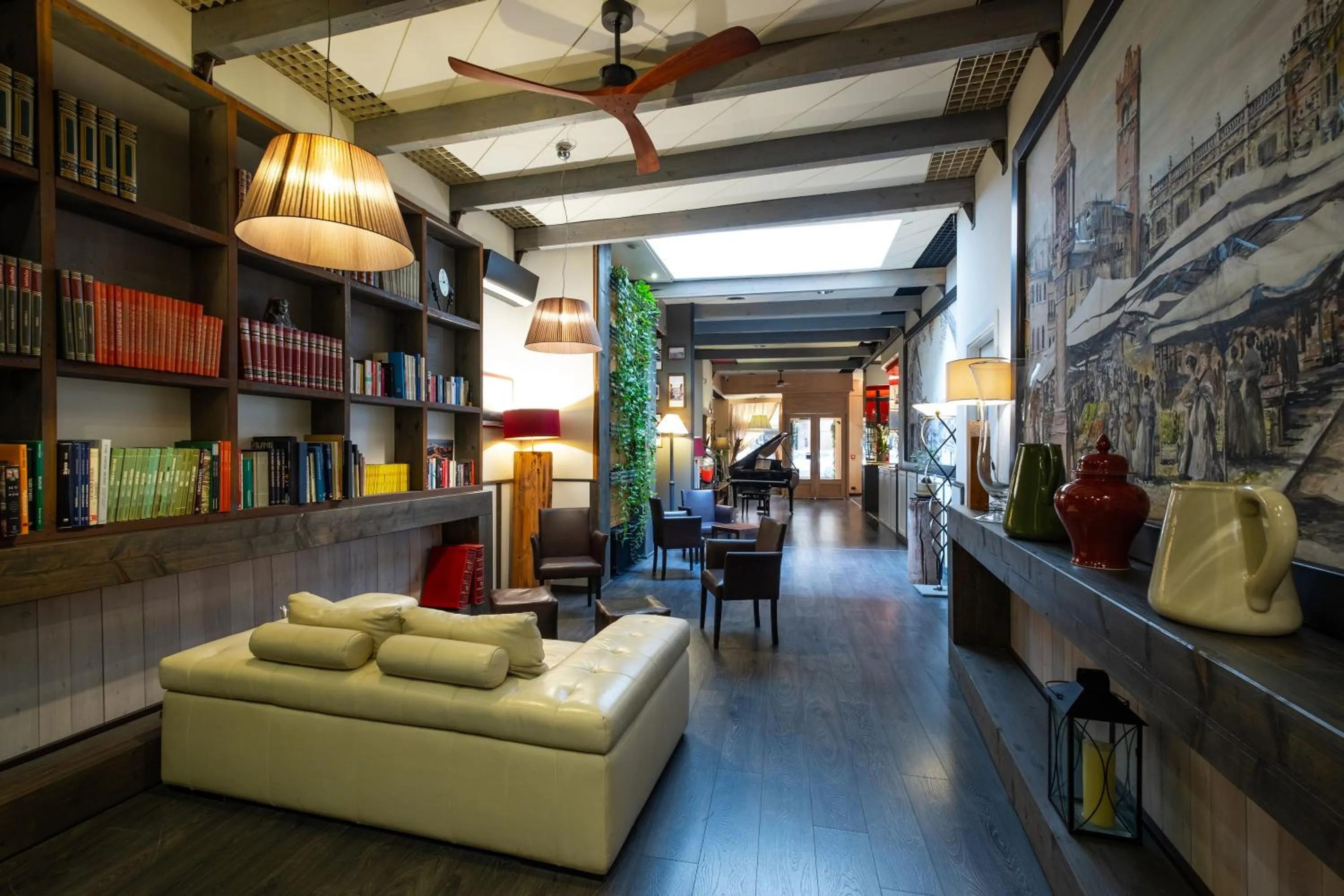 Library in Hotel Italia