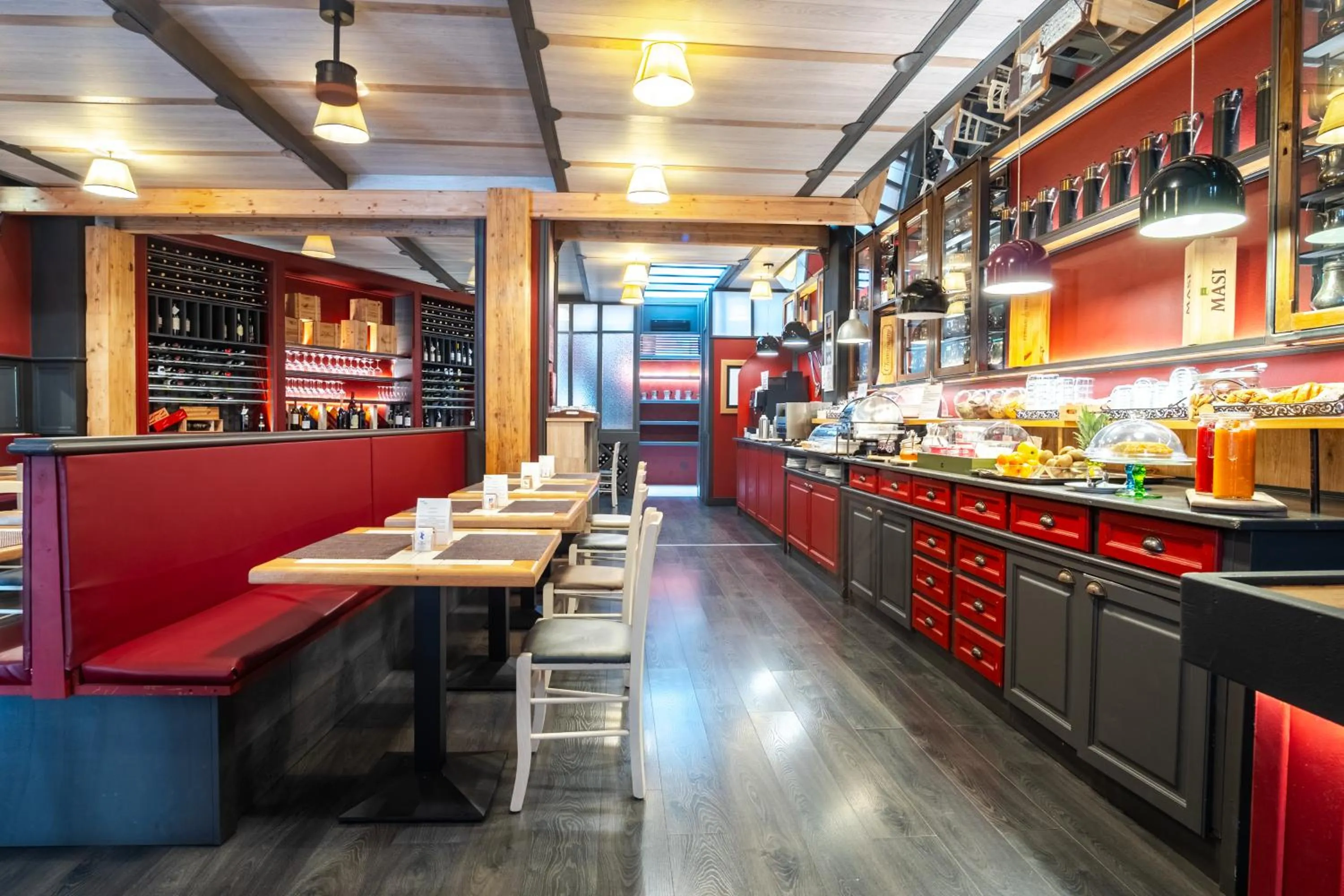 Restaurant/places to eat in Hotel Italia