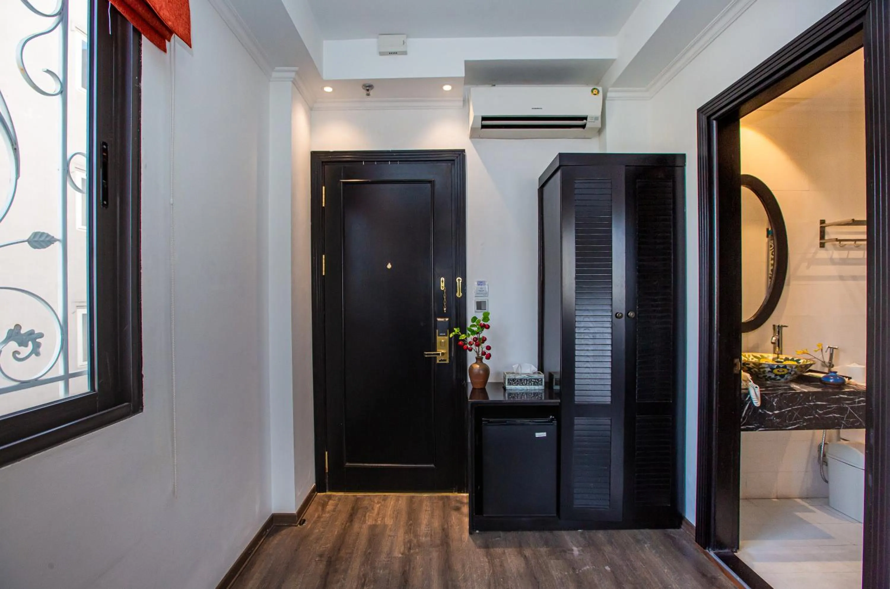 hair dresser in Hanoi Center Silk Boutique Hotel & Travel