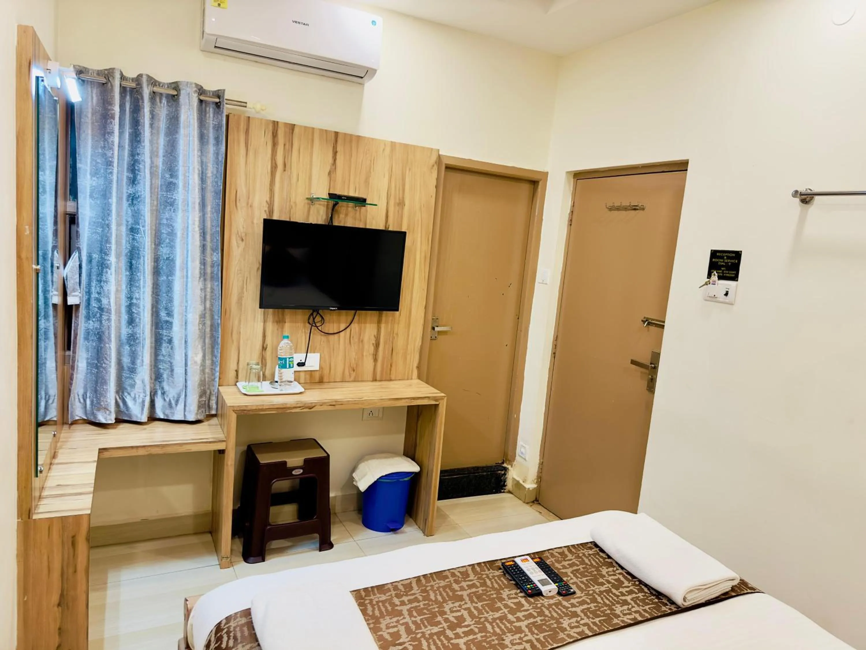 TV and multimedia, Bed in Stay Court - Business Class Hotel - Near Central Railway Station