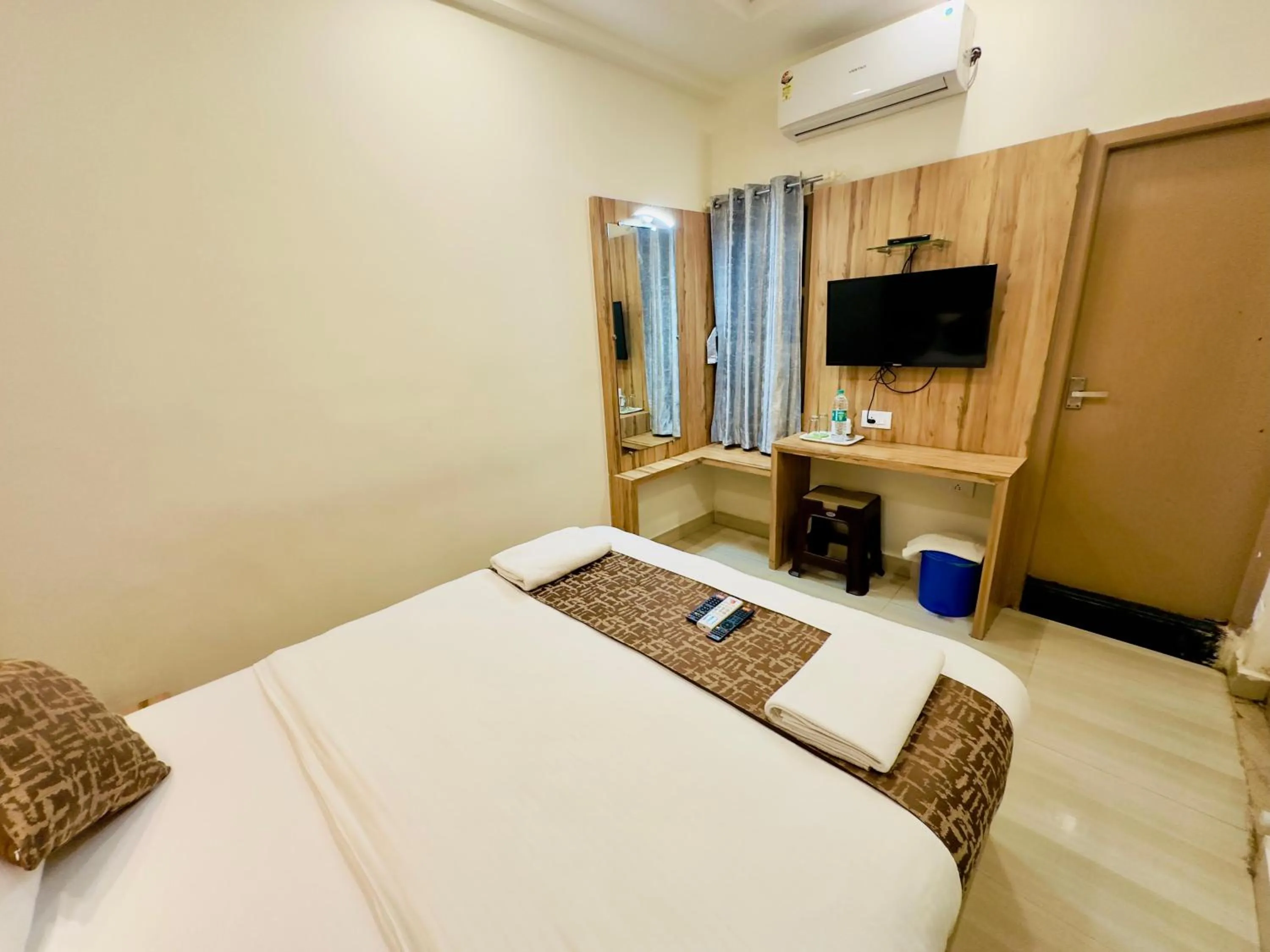 Bed in Stay Court - Business Class Hotel - Near Central Railway Station