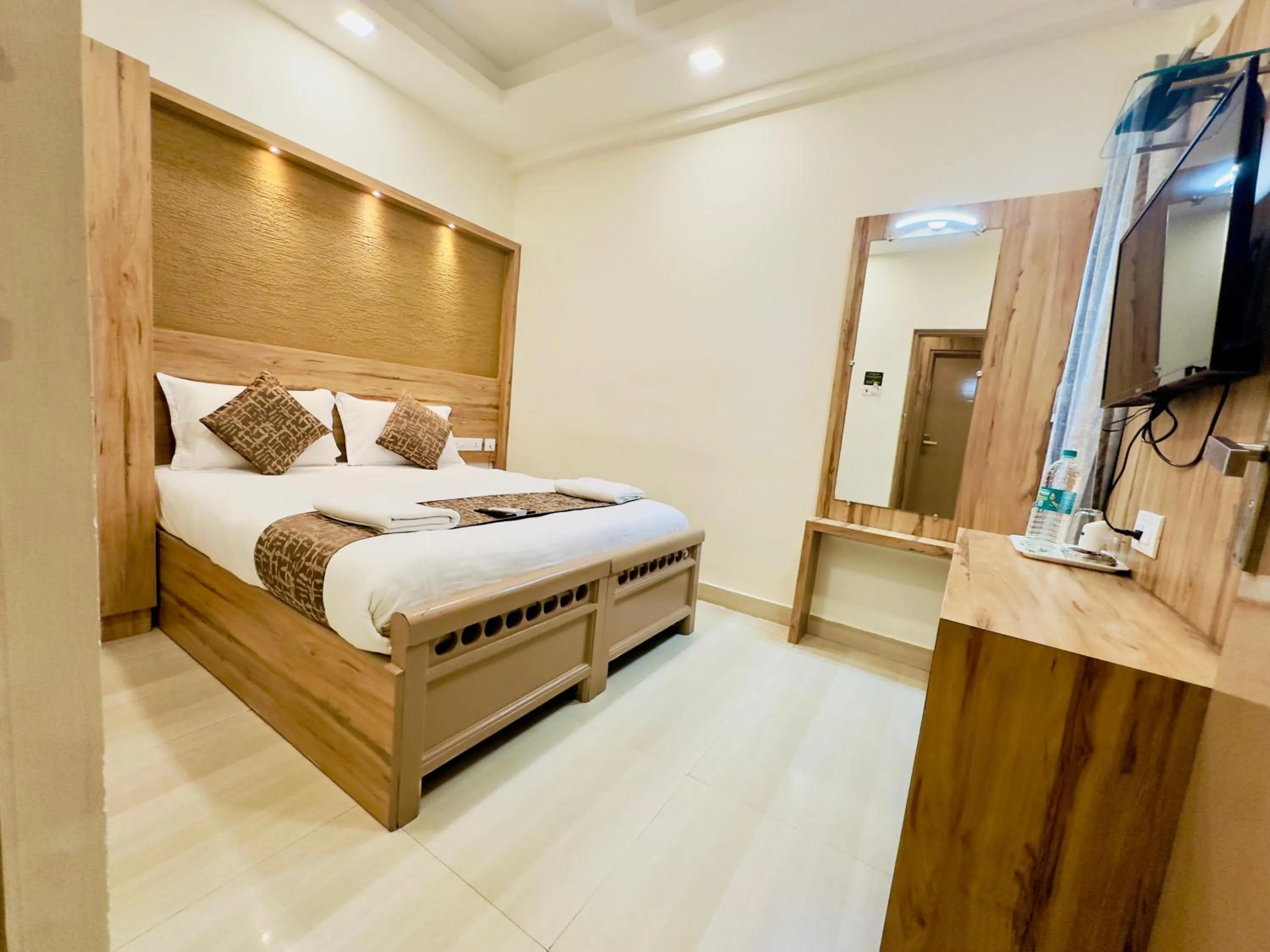 Bed in Stay Court - Business Class Hotel - Near Central Railway Station