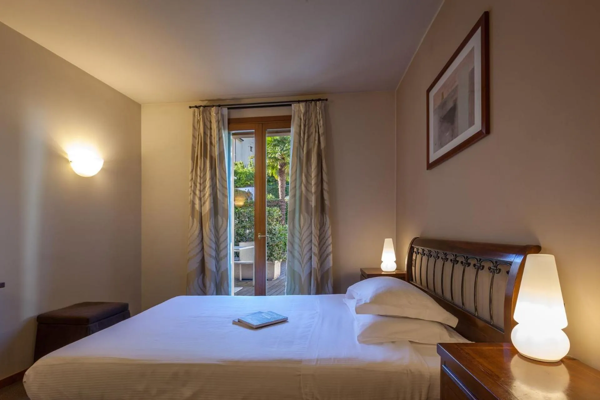 Photo of the whole room, Bed in Hotel Canon d'Oro