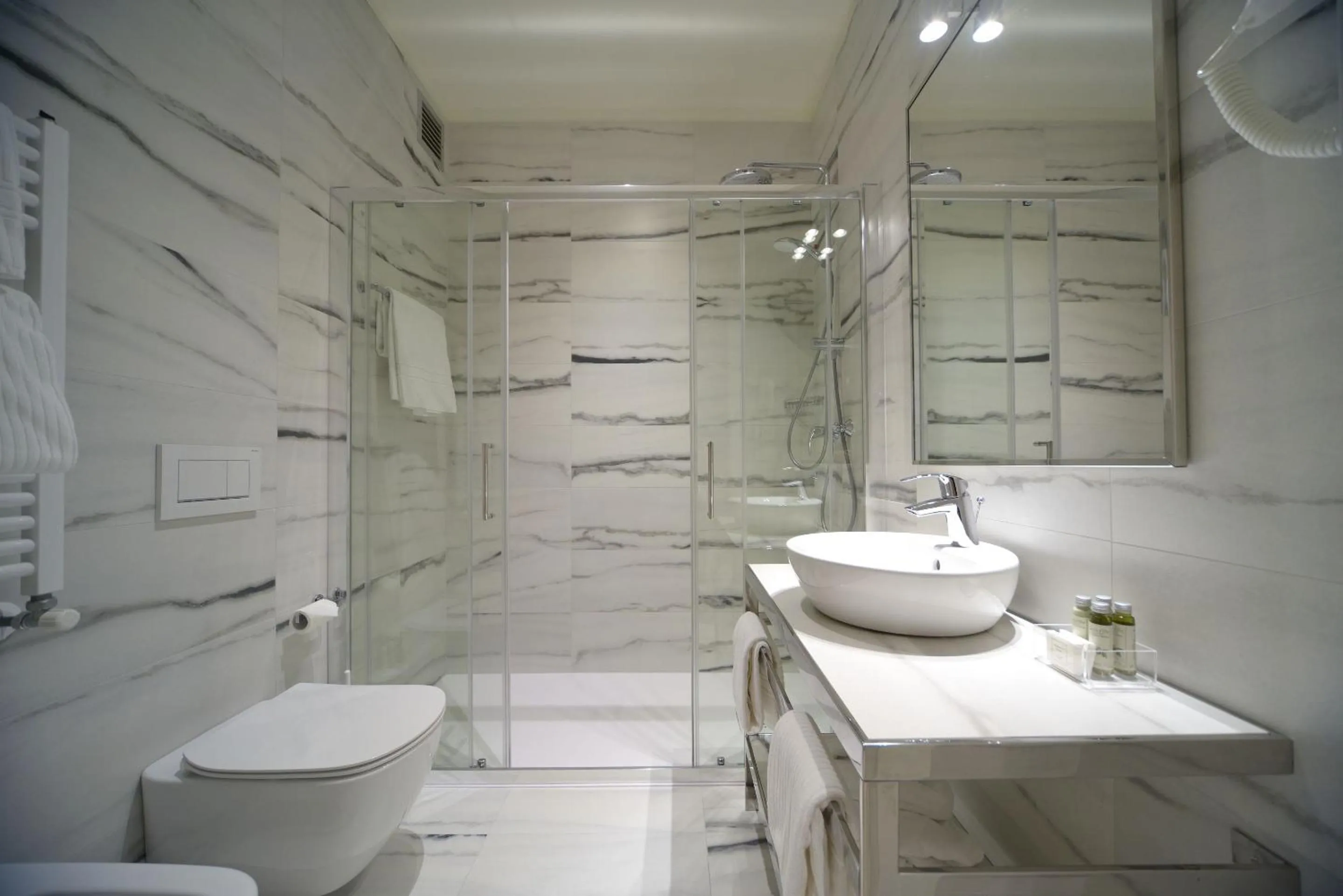 Bathroom in Hotel Canon d'Oro