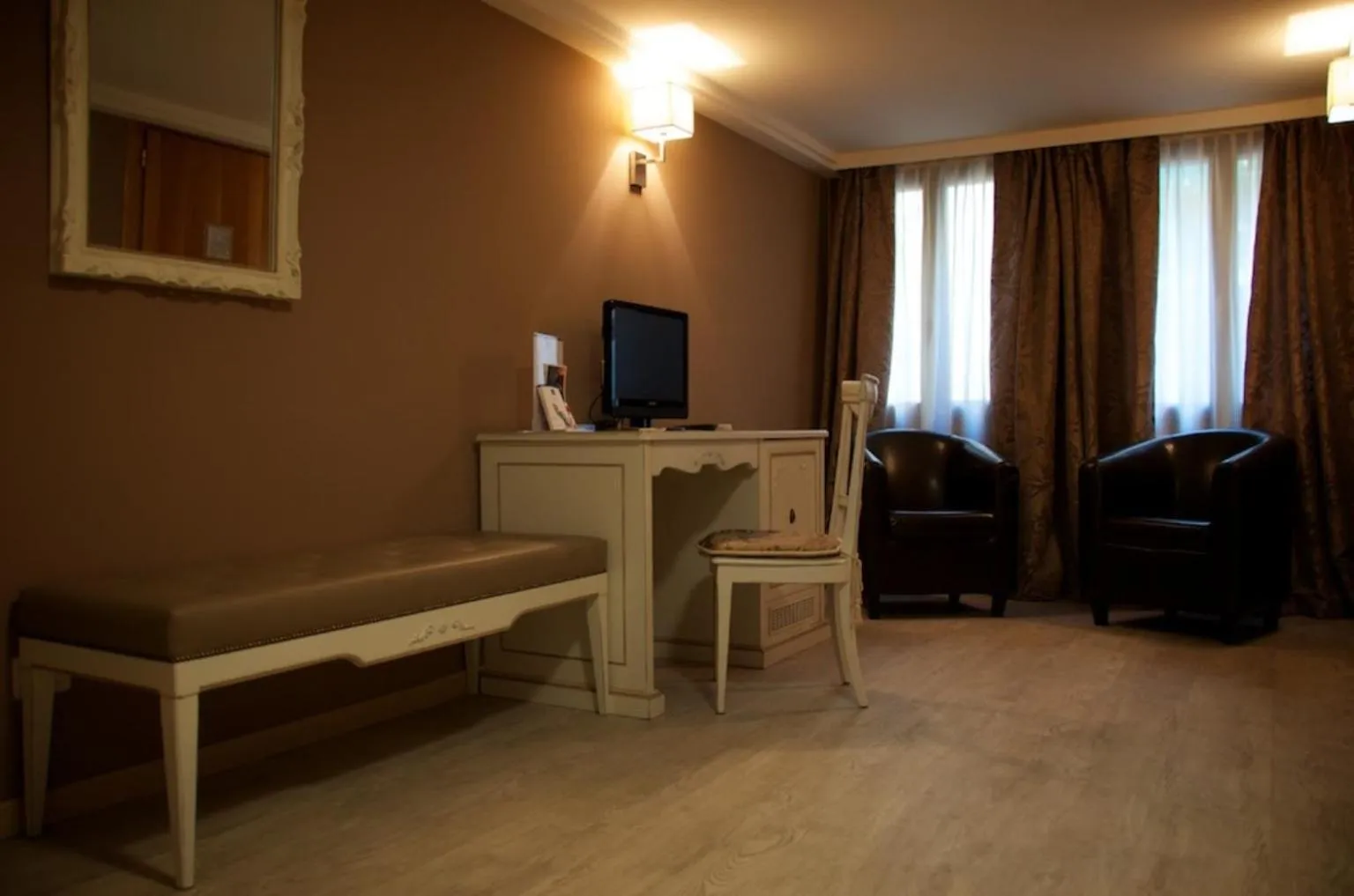 Seating area in Hotel Canon d'Oro