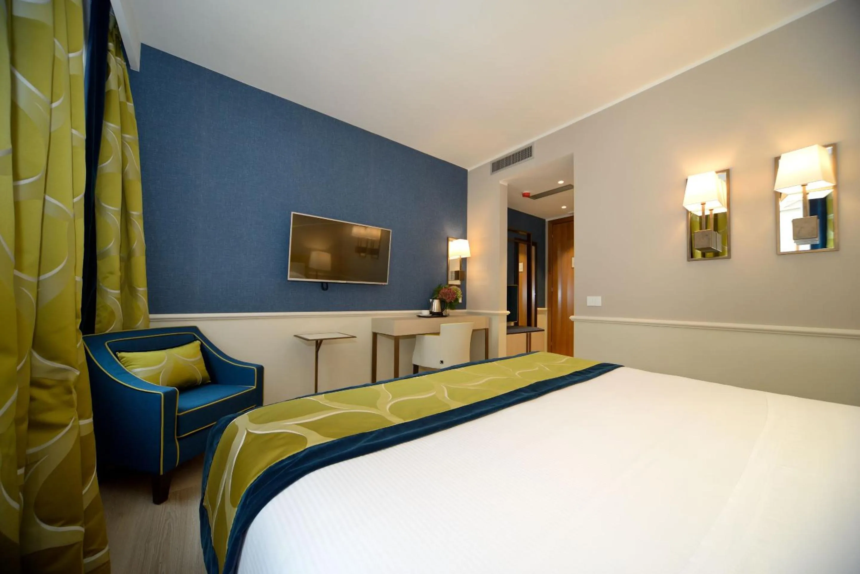 Photo of the whole room, Bed in Hotel Canon d'Oro