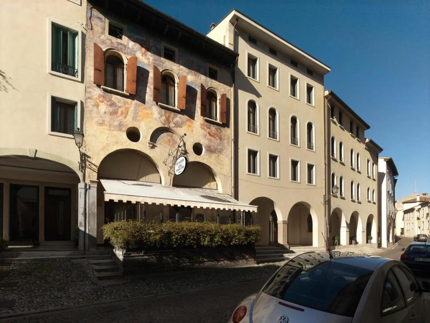 Facade/entrance in Hotel Canon d'Oro
