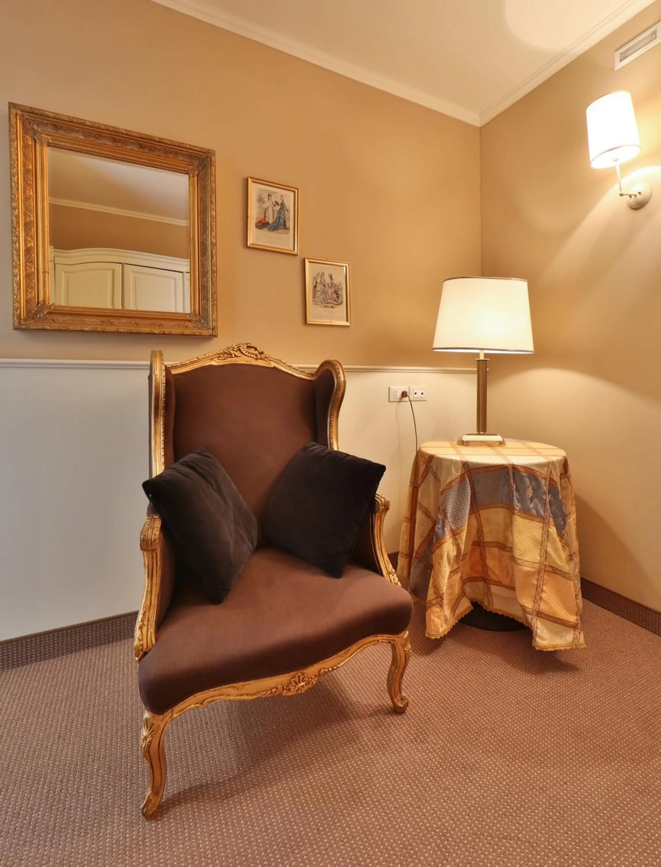 Decorative detail in Hotel Canon d'Oro