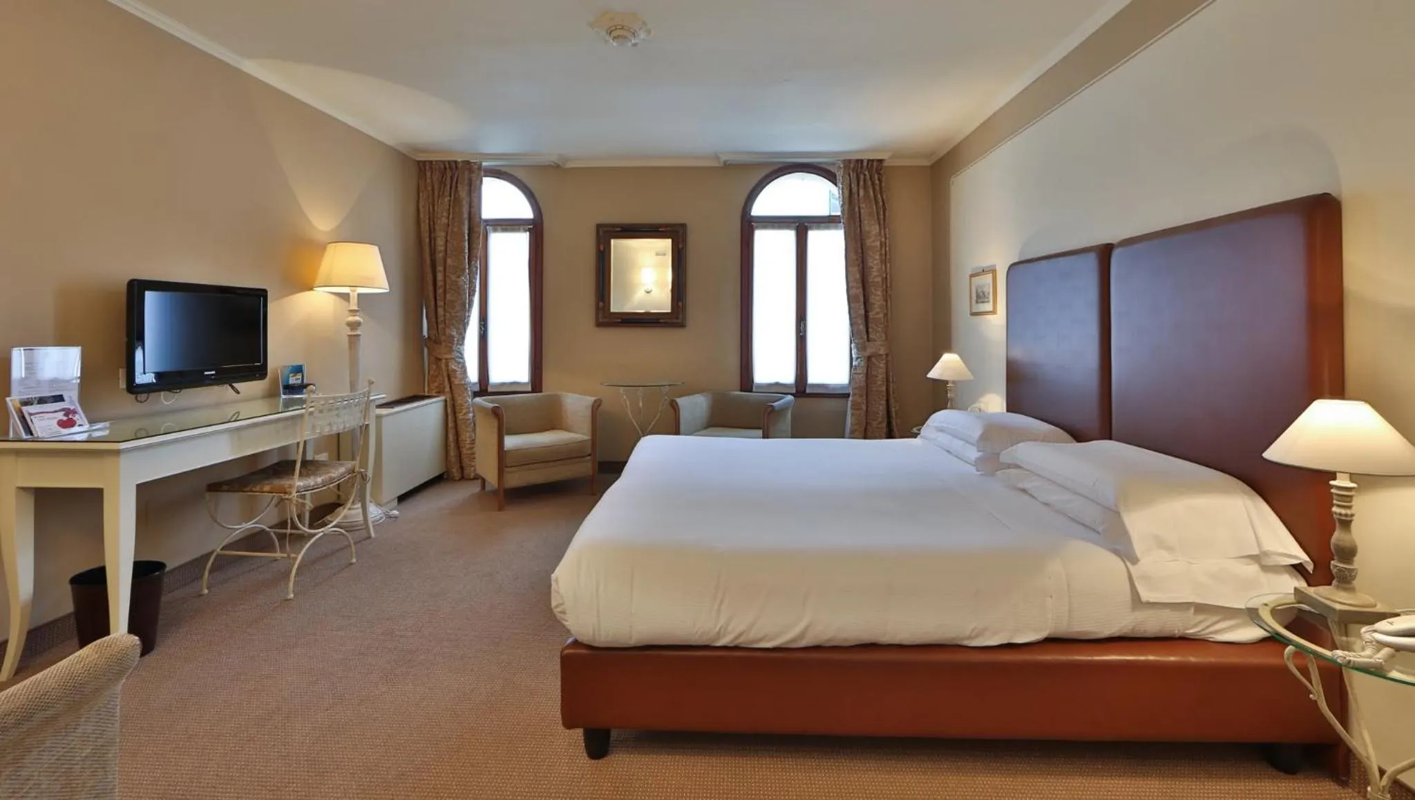 Photo of the whole room, Bed in Hotel Canon d'Oro